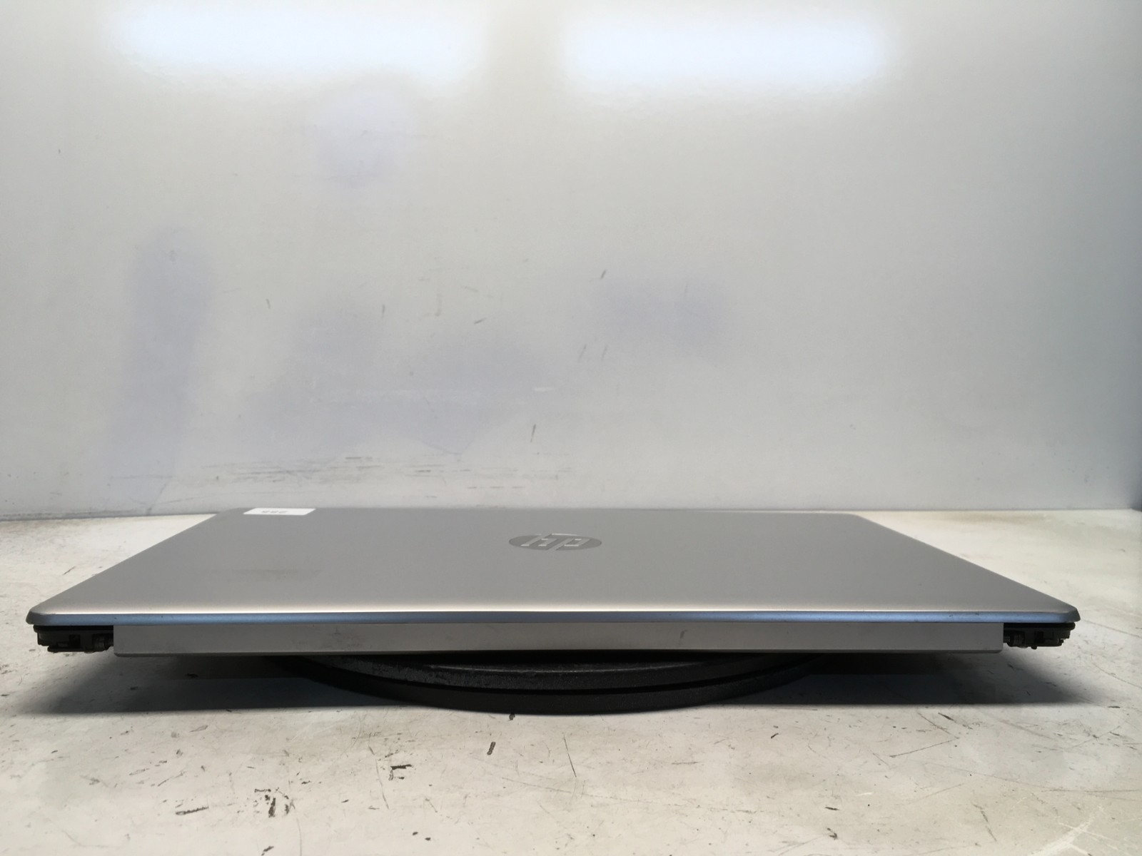 HP 17-CA1 AMD Ryzen 3 3200U 2600MHz 8 GB NO HDD