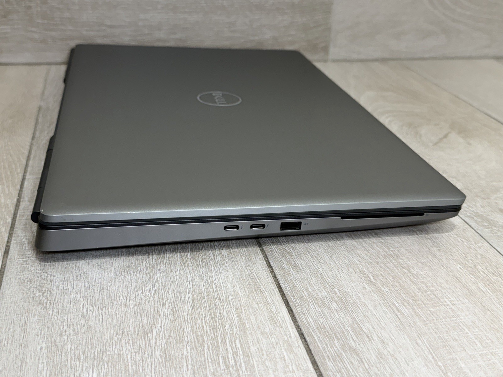 Dell Precision 7760 17.2″ Intel Xeon W-11855M 3.20GHz 16GB RAM 256GB SSD NVMe