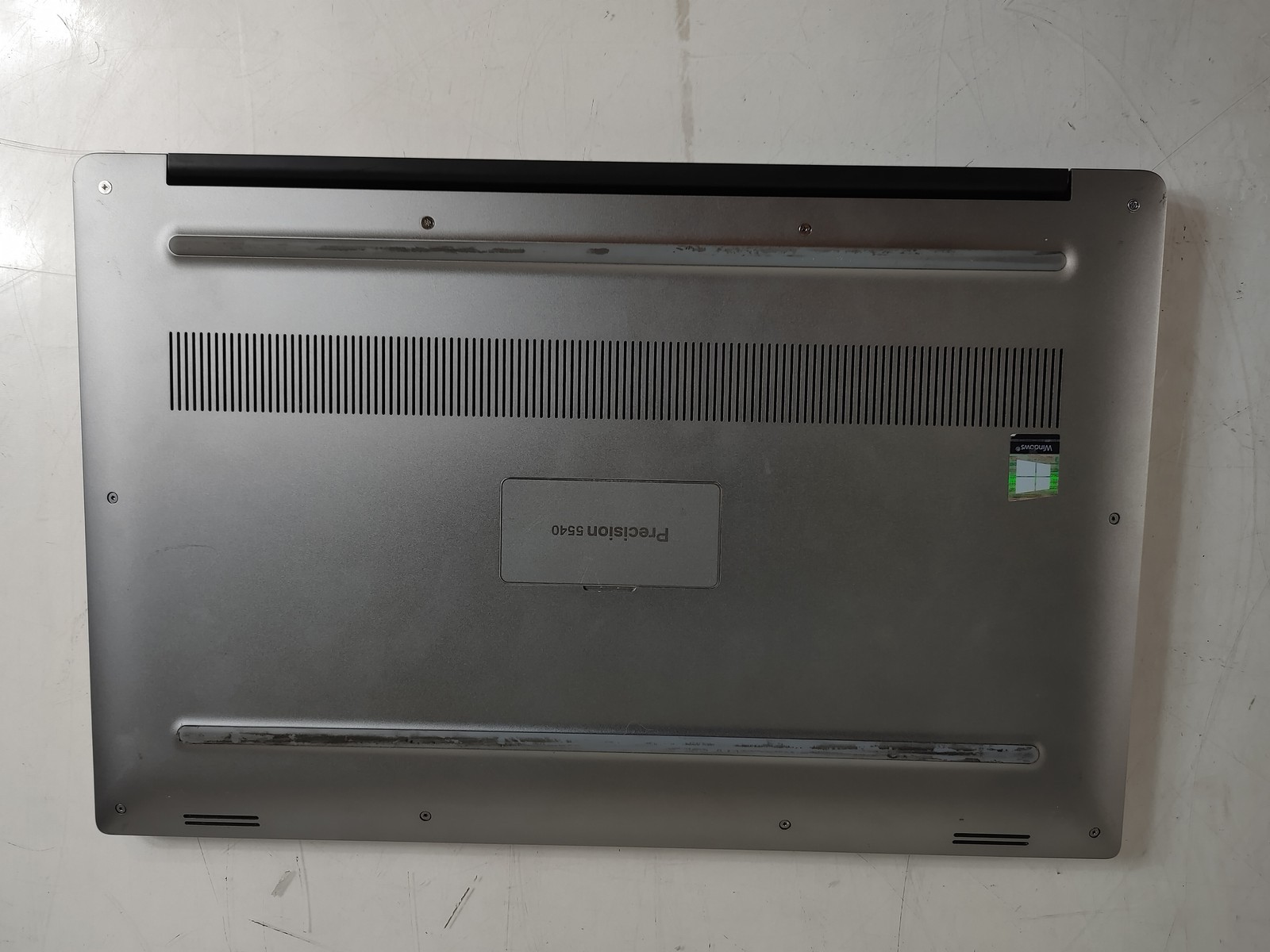 Dell Precision 5540 Core i7-9850U 2.60 GHz 16 GB DDR4 No HDD