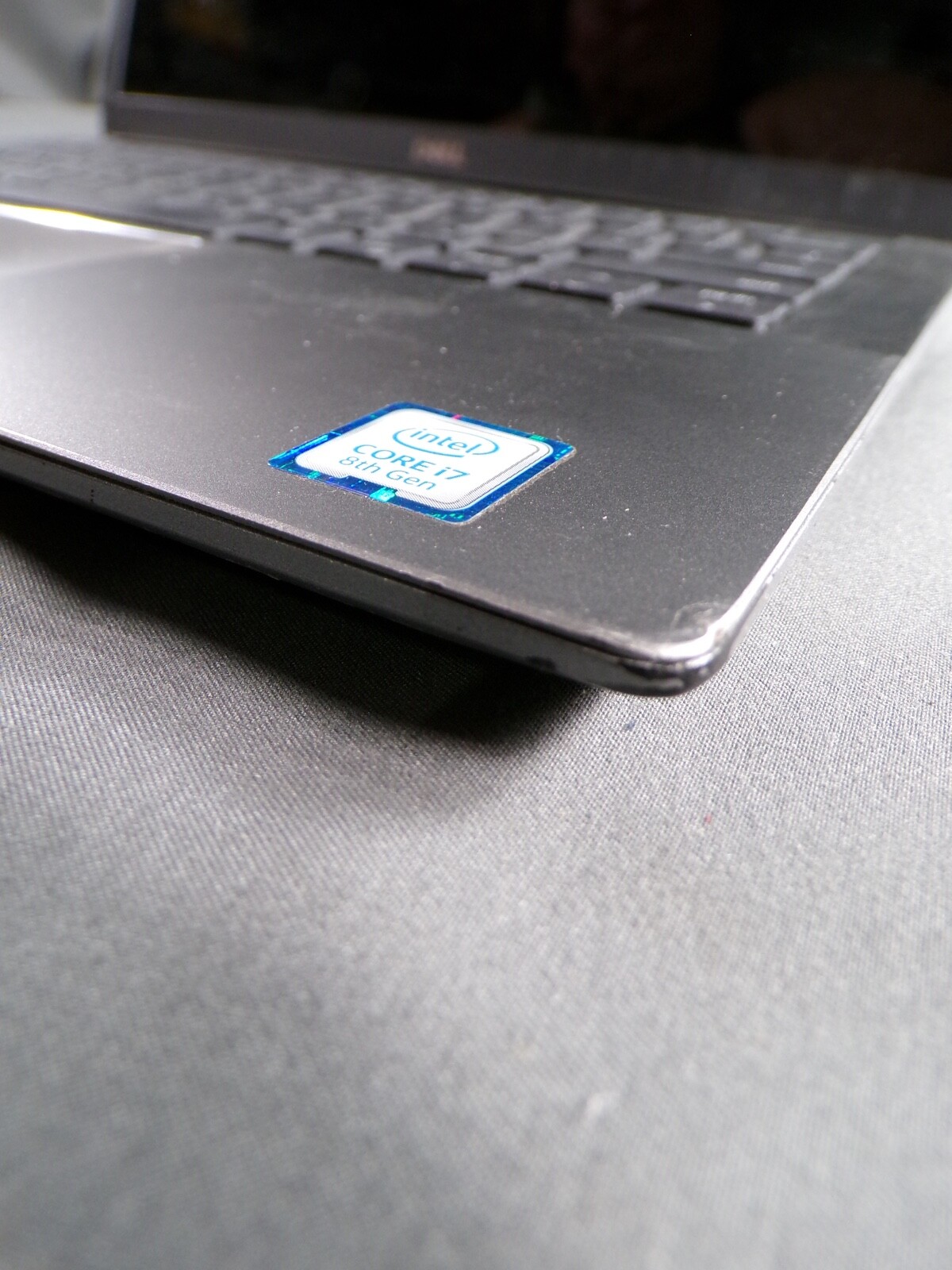 DELL LATITUDE 3301 INTEL CORE I7-8565U 8GB RAM **POWER ON