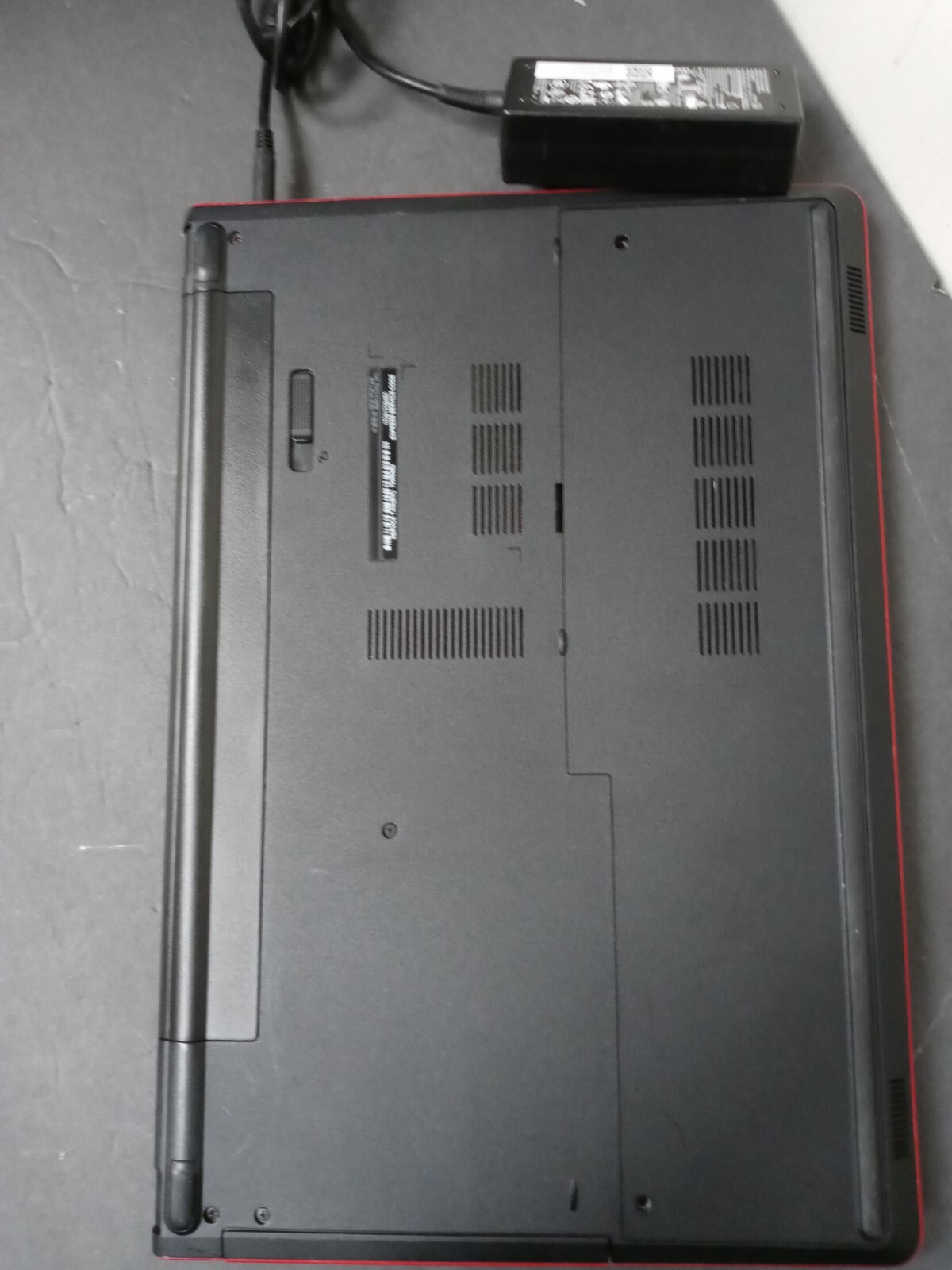 Dell Inspiron 15 5555 0TB SSD,8GB RAM AMD A8-7410 2.2 GHZ AMD Radeon R5 Graphics