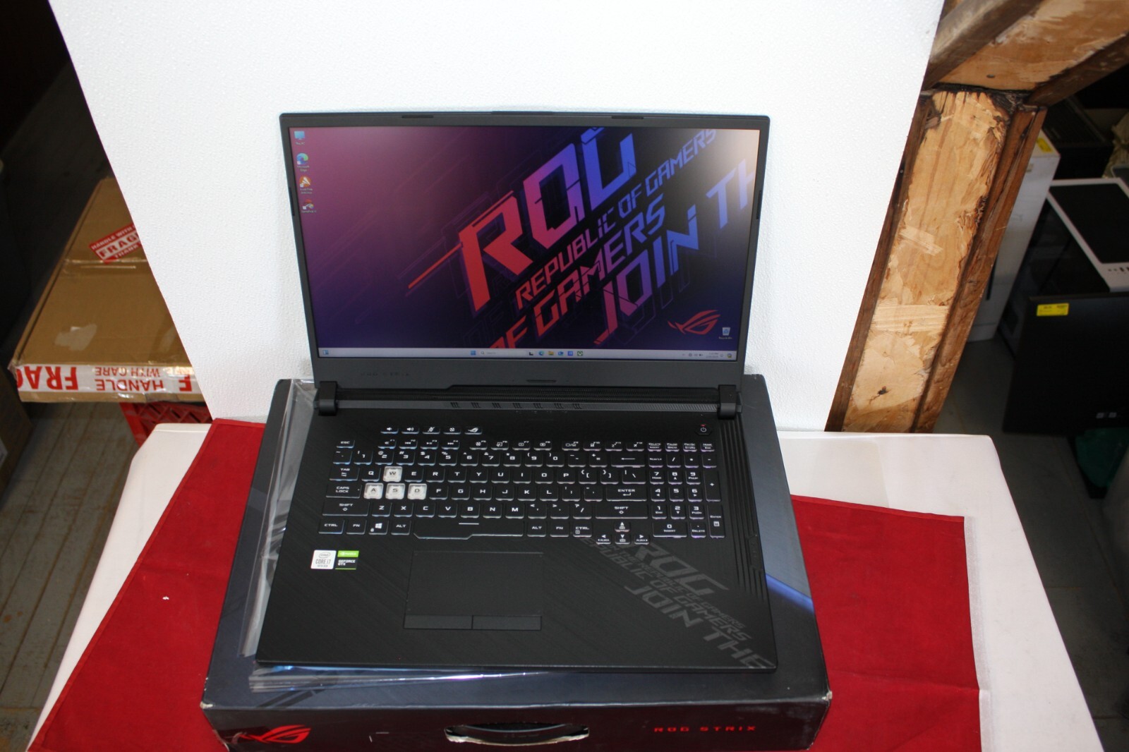Asus ROG Strix G712LU 1 TB SSD/16GB Geforce GTX1660 Ti Intel Core i7-10750H