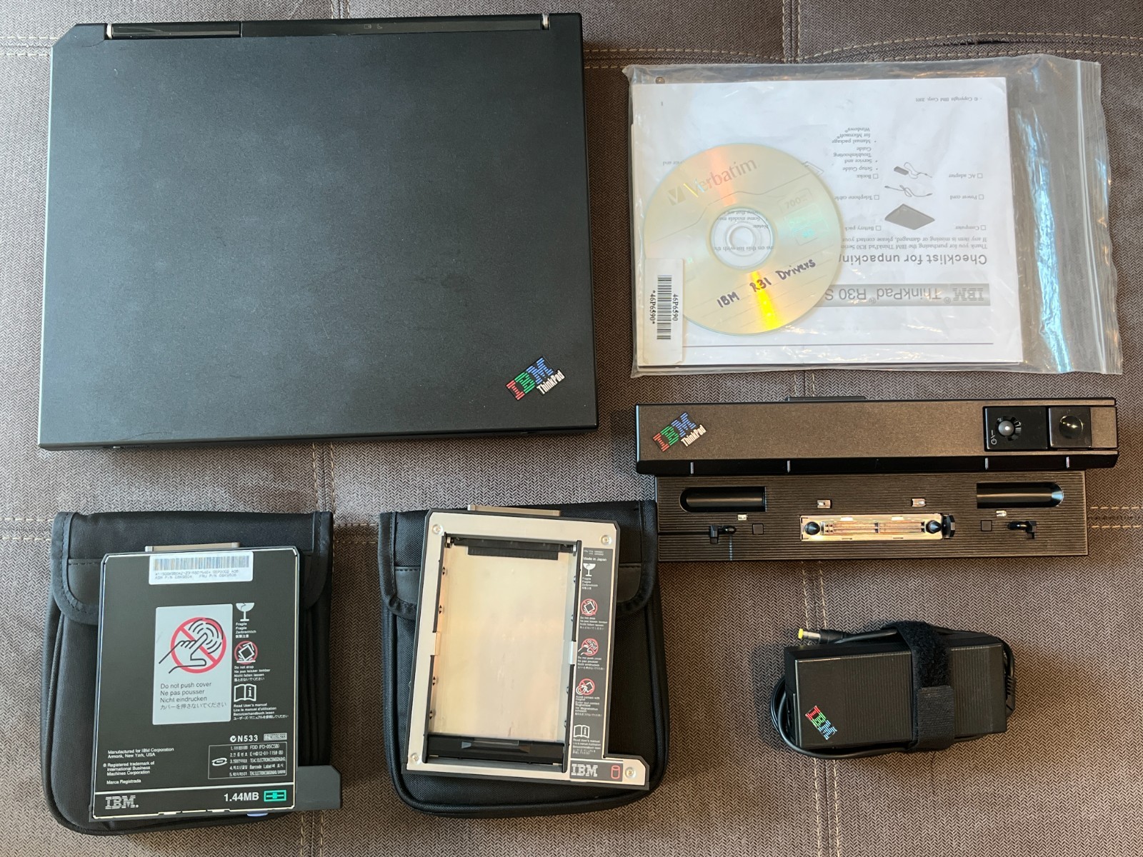 Vintage IBM ThinkPad R31, 14.1″, 40 GB HDD, 1GB RAM, Win XP Pro, dock & extras