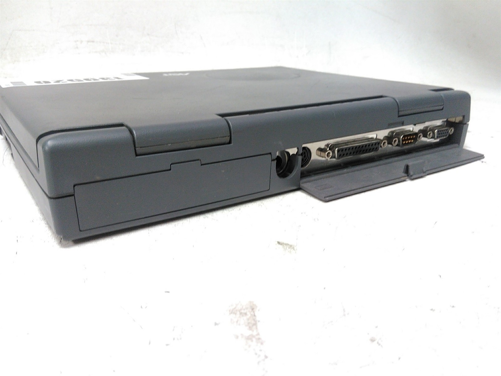 AST Advantage! NB 486SX/33 33MHz 4MB 0HD Mono LCD Screen NO OS NO Power Supply