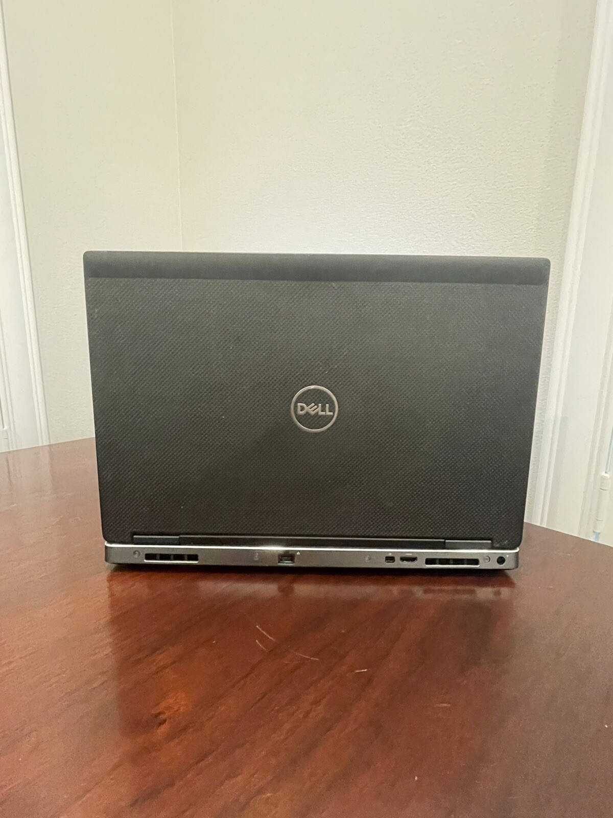 DELL PRECISION 7530 15.6″ E-2176M 2.70GHz 16GB RAM 256GB SSD Grade D