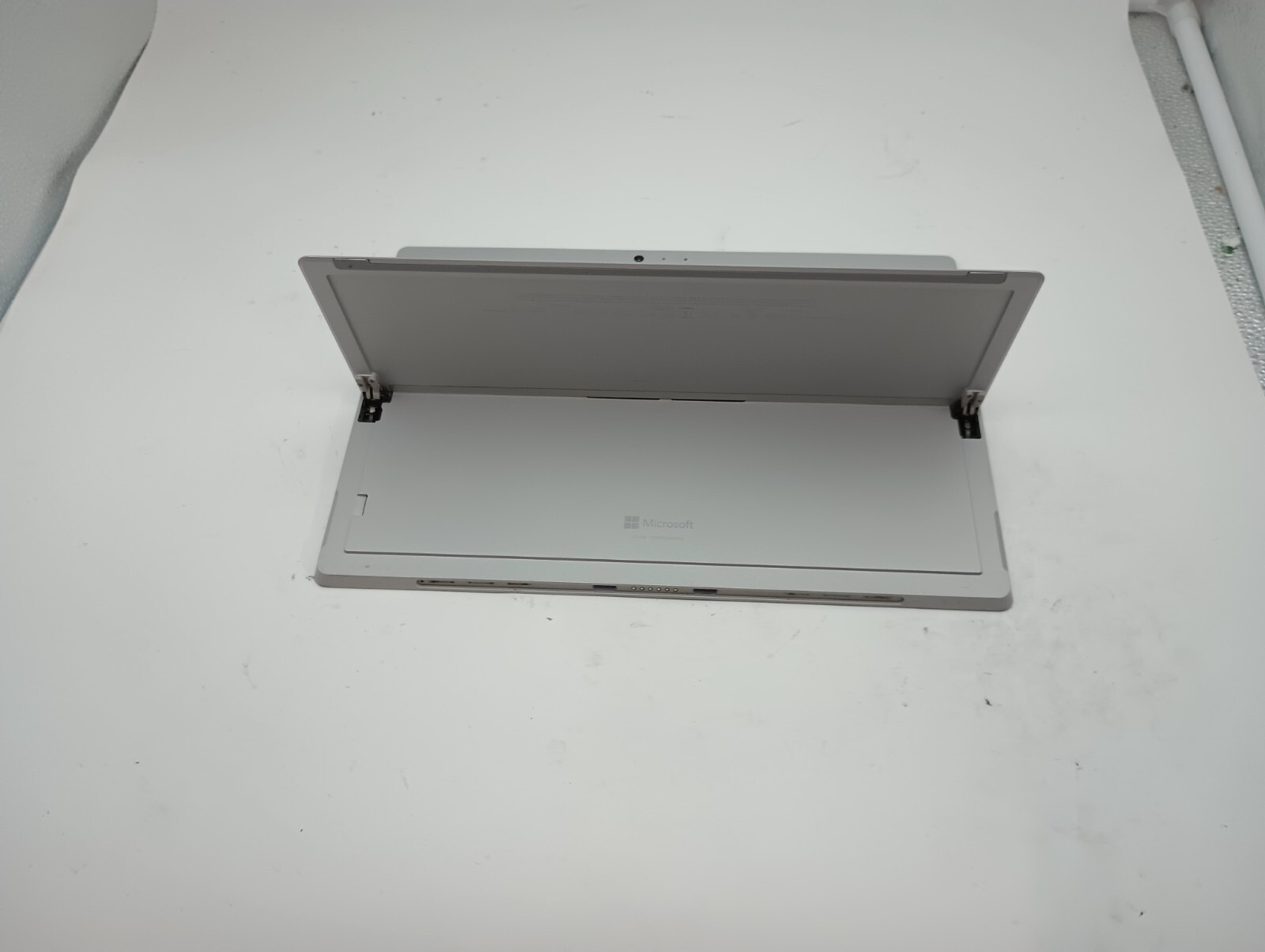 1083 SurfacePro 4. No charger!! i5-6300U.4GB.128GB NVMe.12.3″2.5K Touch.W11.Read