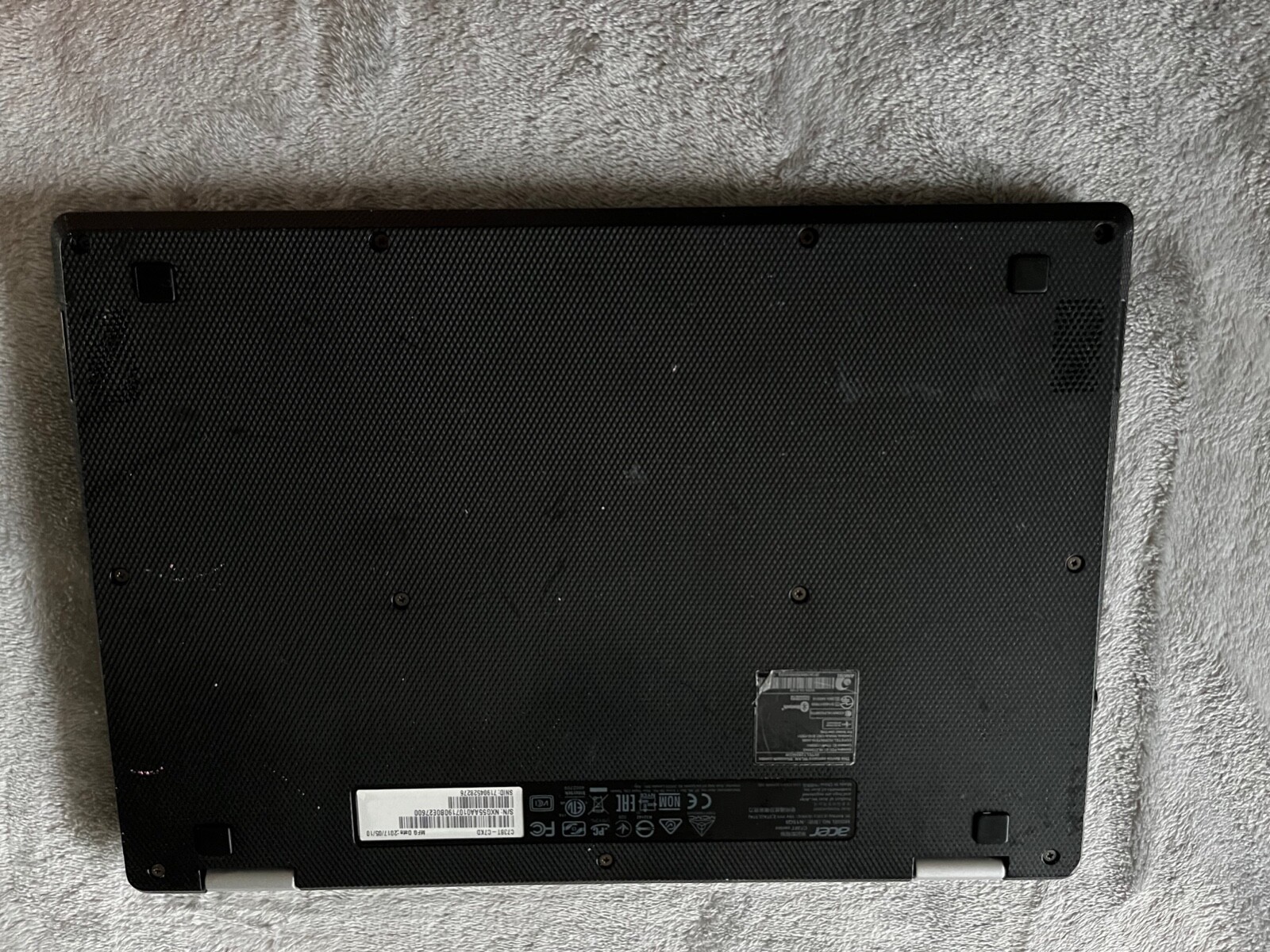 chromebook touchscreen laptop (used) in black 12 inches FOR HALF THE PRICE