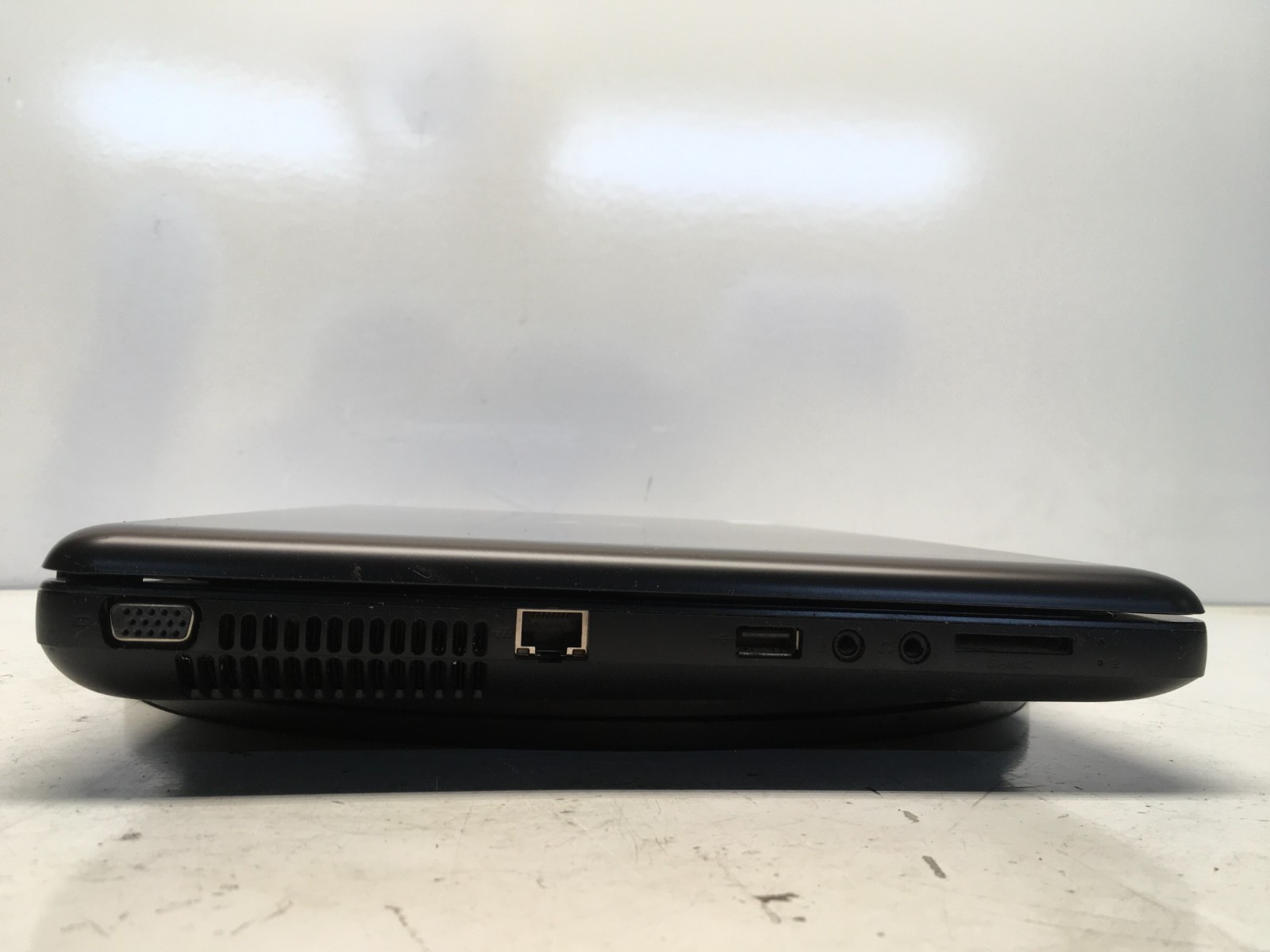 Compaq Presario CQ57 AMD C-50 1000MHz 2 GB NO HDD
