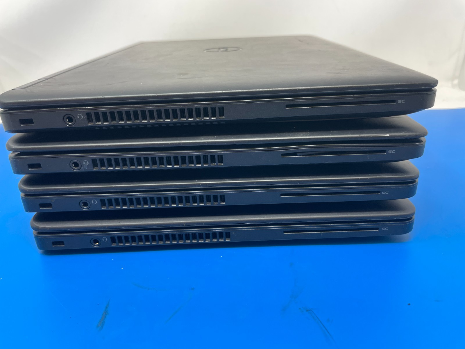 Lot: 4 Dell Latitude E5450 14″ Core i5 5th Gen 8GB RAM 500GB HDD FOR REPAIR