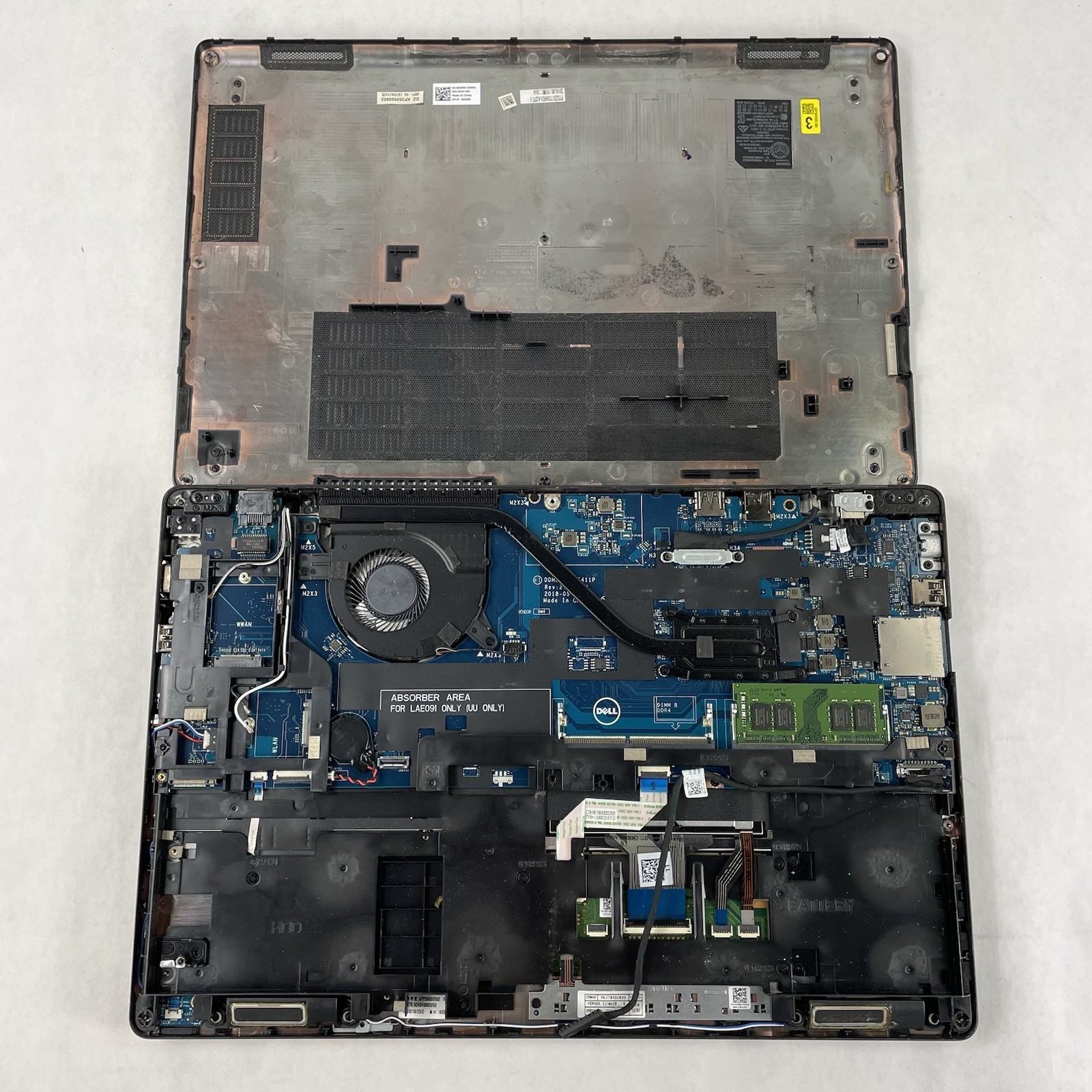 Dell Latitude 5590 15.6″ i5-8250U 1.6 GHz 8GB RAM No SSD No OS – Bad Corner READ