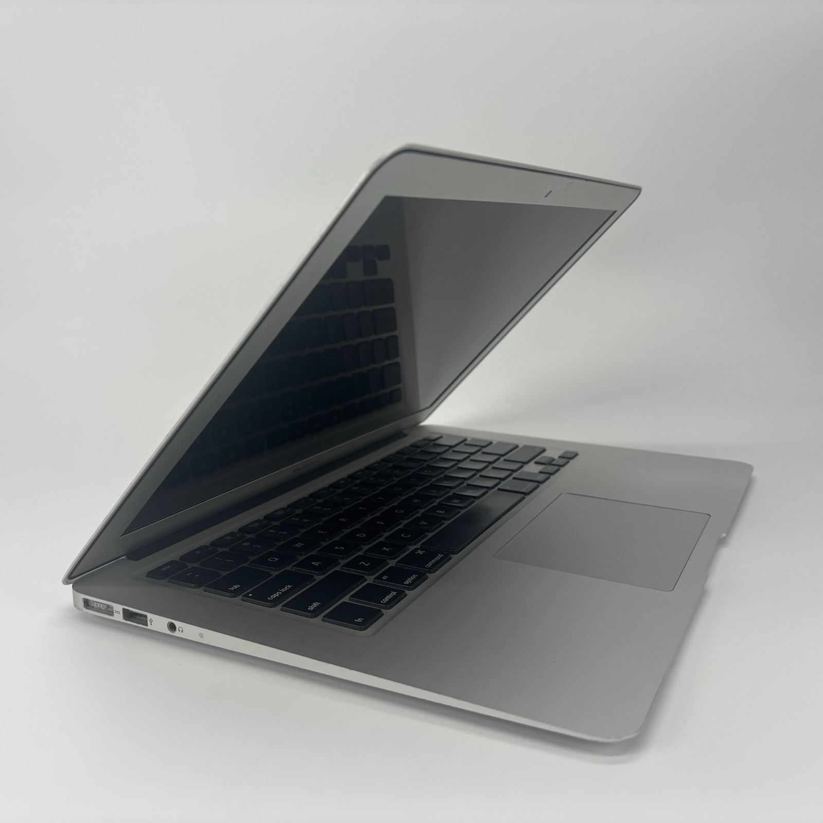 Apple MacBook Air A1466 (2012) Intel i5-3427u 1.80 GHz 4 GB RAM 500 GB SSD
