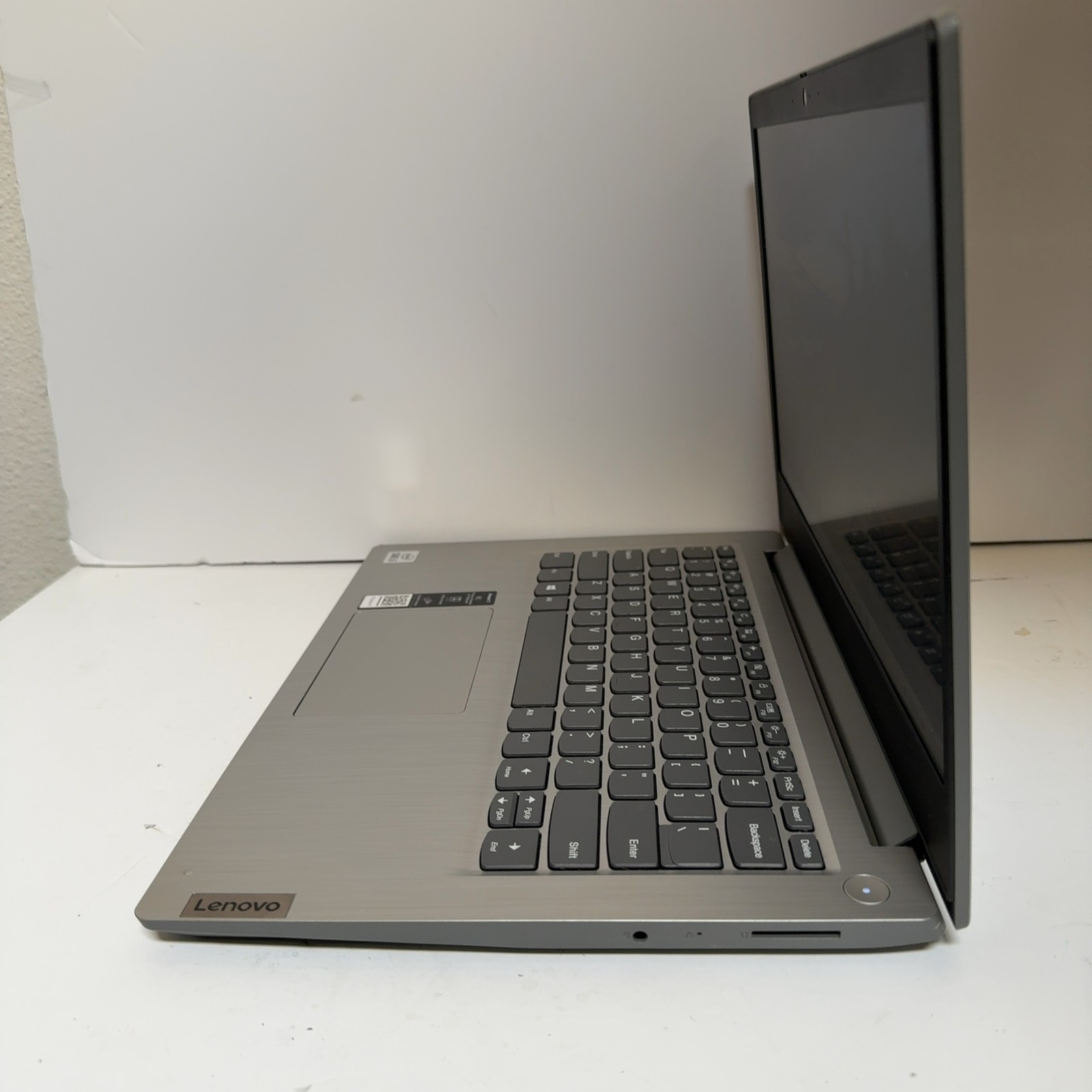 Lenovo IdeaPad 3 14IML05 14″ i5-10210U 20GB RAM 256GB NVMe SSD Win 11 Pro