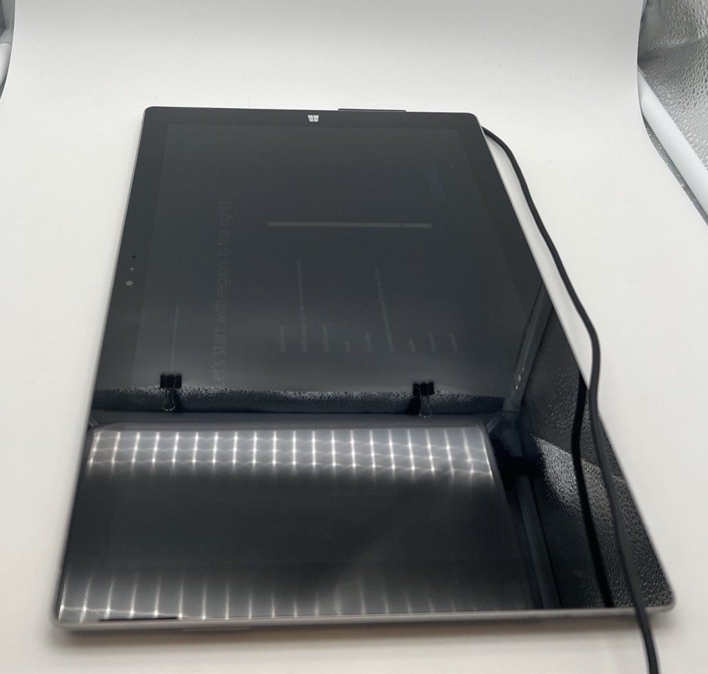 Microsoft Surface Pro 4 Core i5-6300U 2.4GHz 4GB RAM 128GB SSD 2/3