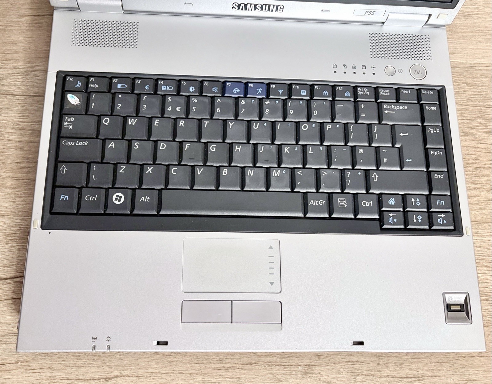 Vintage Samsung P55 – 15” Laptop – Runs Windows 2000 Professional Tested Works