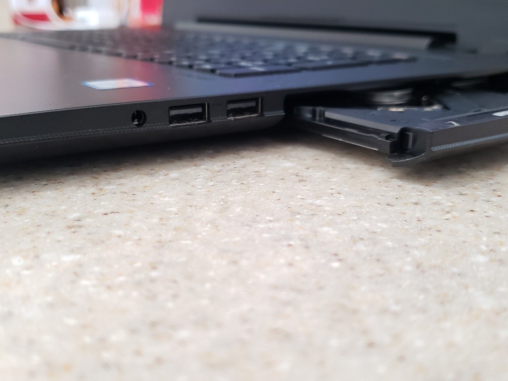 17.3″ LENOVO IDEAPAD 300-17ISK CORE i3-6100U 512GB SSD 8GB RAM WIN 11 LAPTOP