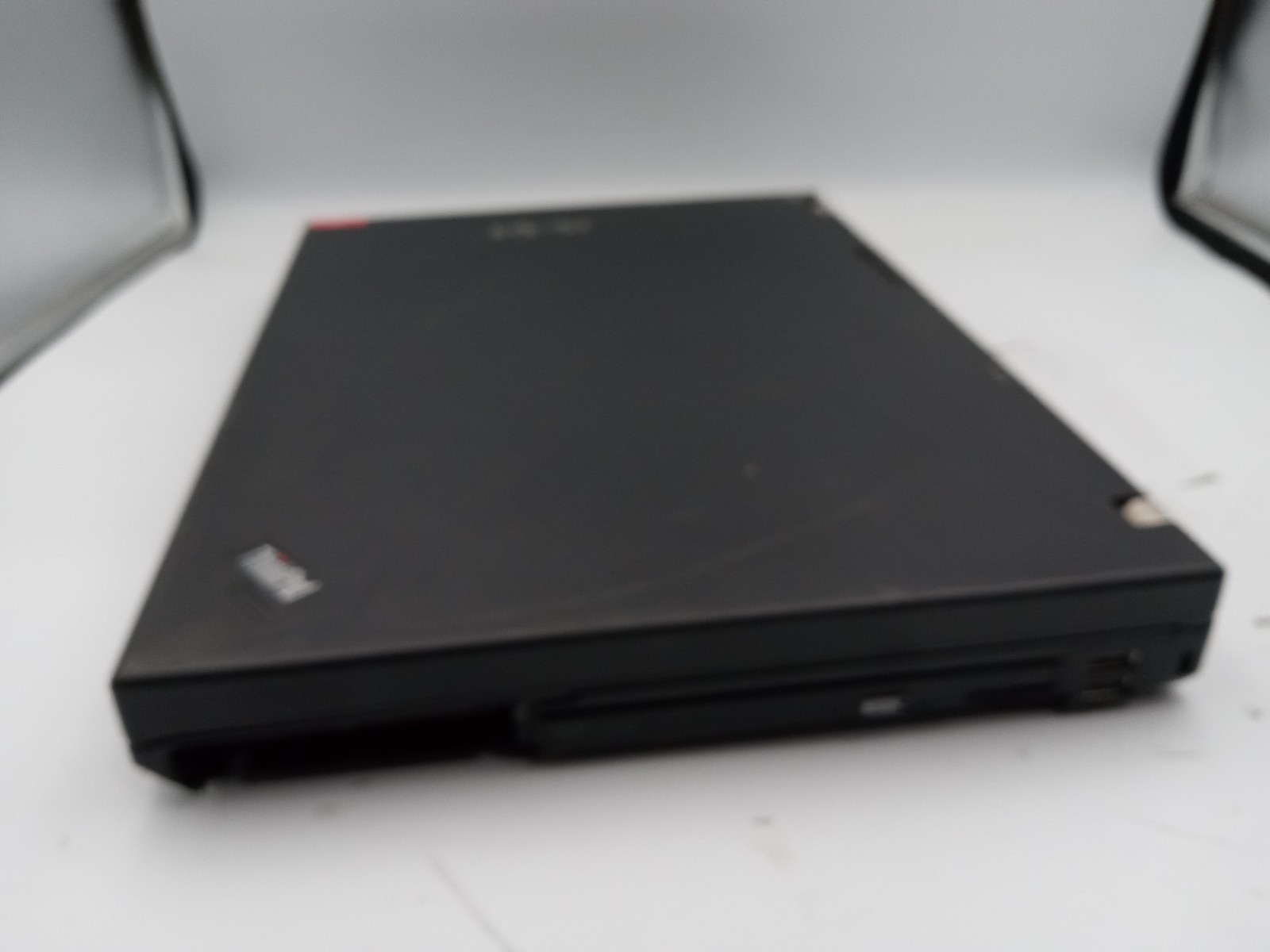Lenovo Thinkpad R61 15″ Laptop Intel Celeron CPU – POWERS ON – READ -RR