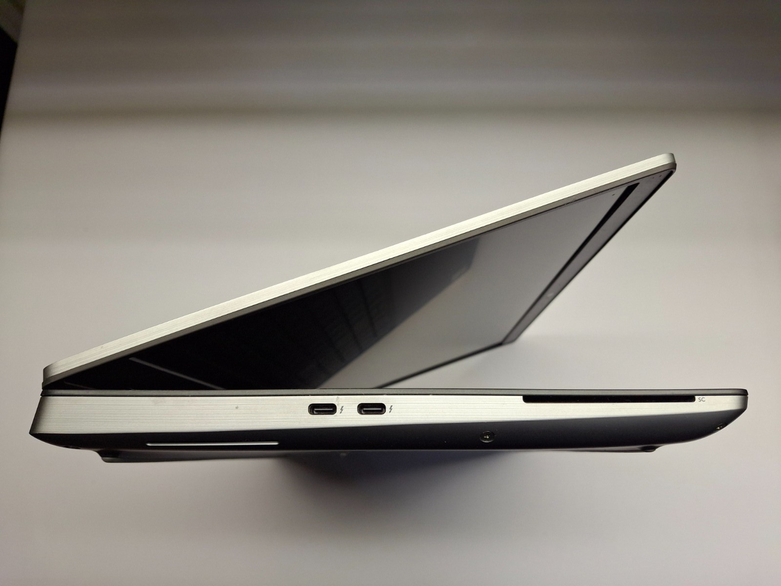 DELL PRECISION 7550 15.6″FHD i7-10875H 512GB SSD 32GB Webcam Wifi Bluetooth W11P