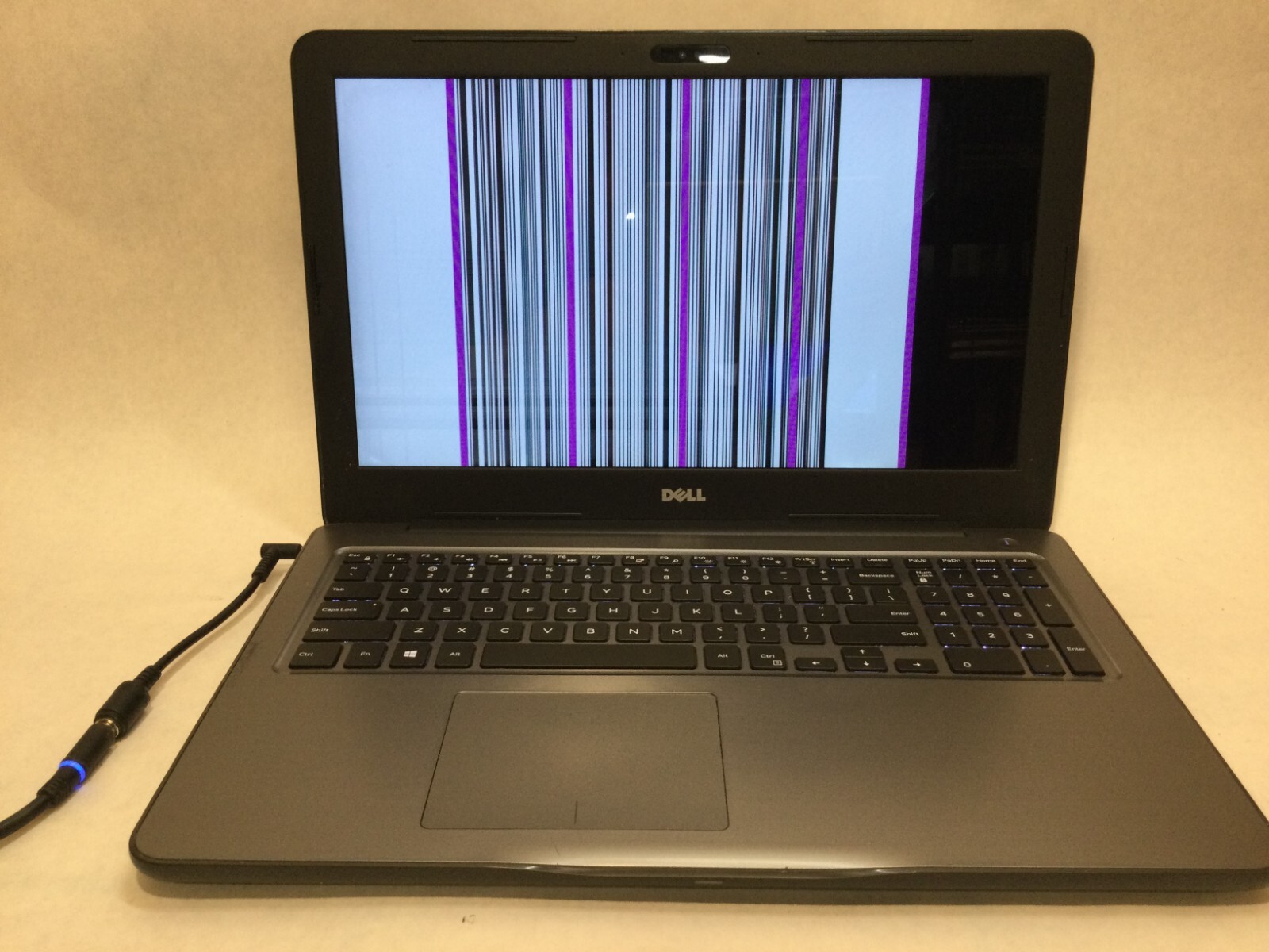 Dell Inspiron 5565 15.6” / UNKNOWN SPECIFICATIONS / (CRACKED/MISSING PARTS!) -MR