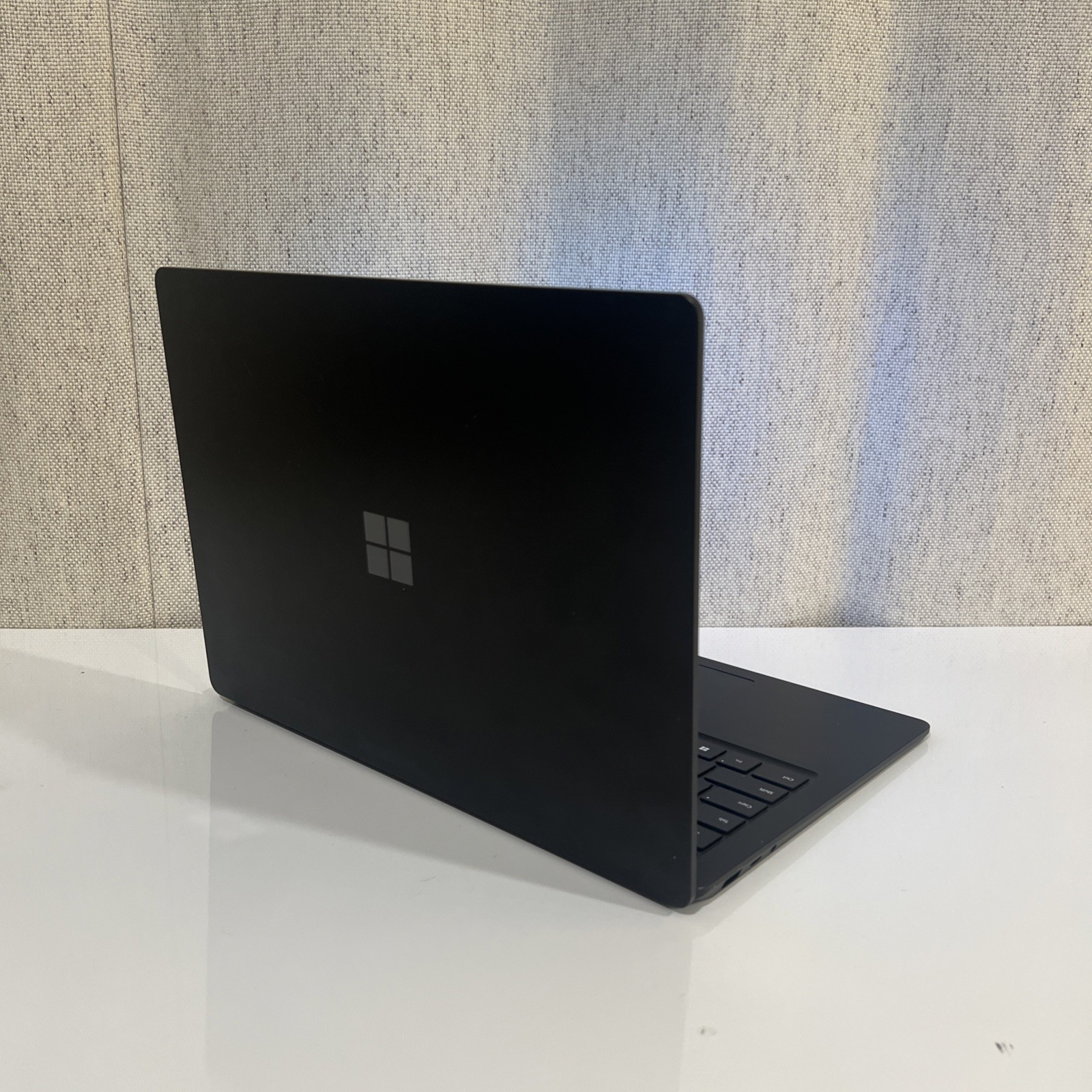 Surface Laptop 4 13.5″ i7/32GB/1TB – Charger Included – Good For: School/Work
