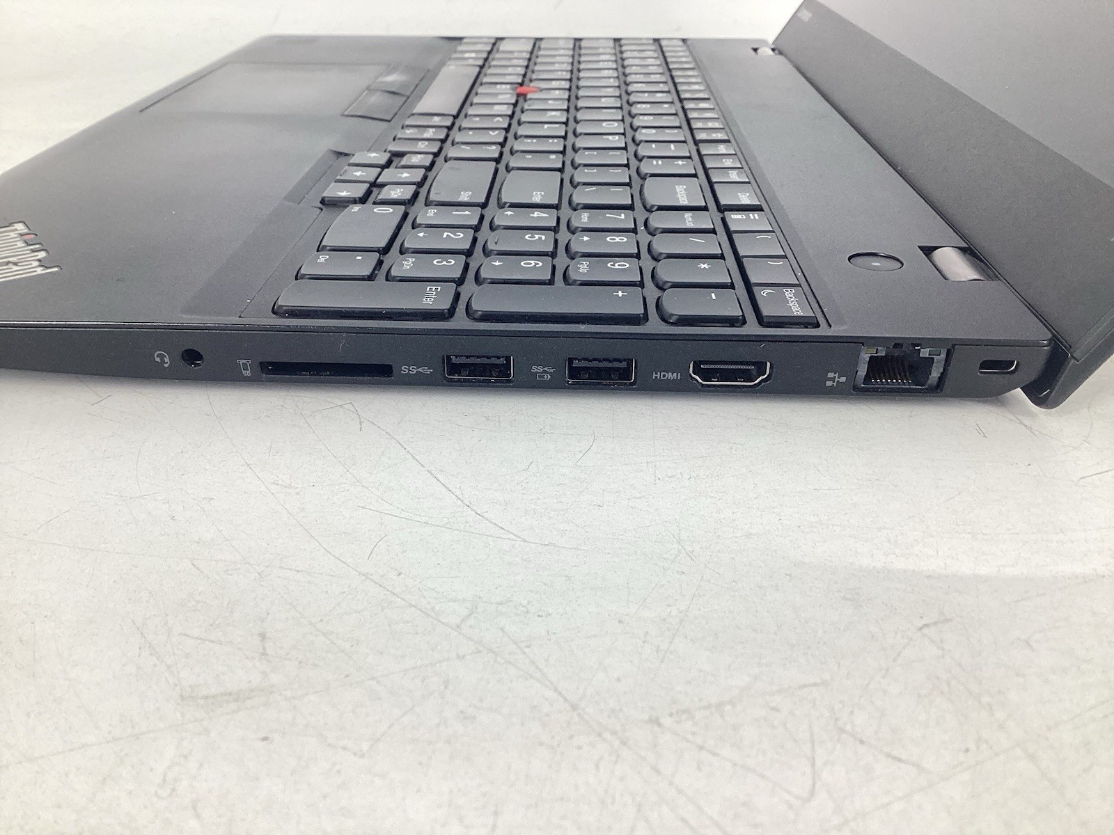 Lenovo Thinkpad P51S 15.6″ (i7-7600U @2.8GHz, Quadro M520M, 16GB, No SSD/BATT)