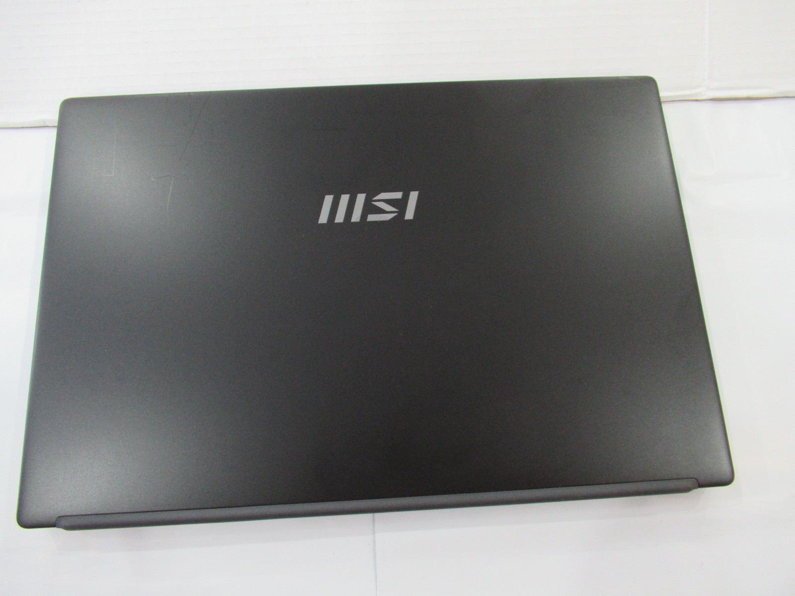 msi B12M-296CA 15.6″ HD laptop Intel Core i5-1235u 16GB / 256 / Win 11