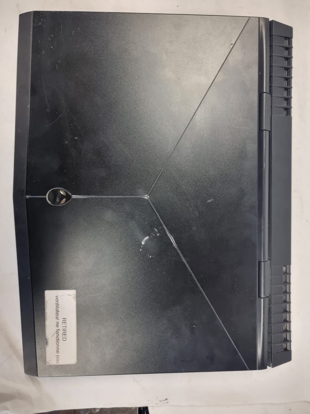 Alienware 17 R5 i7-8750H 16 GB RAM 256GB SSD /GTX 1060 / Fan issue / Read pls
