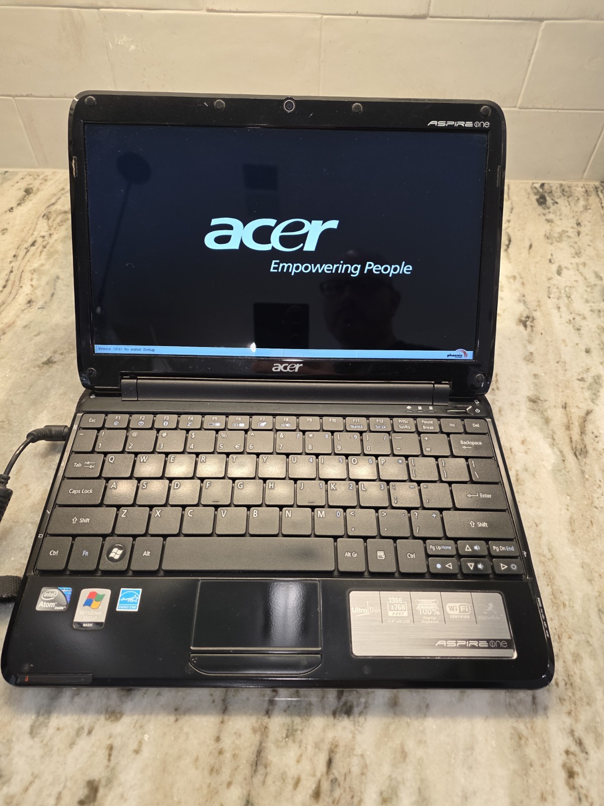 Acer Aspire One A0751h CPU 2520 10.1″ Netbook Intel Z52O 1.33GHz Boots – NO HDD