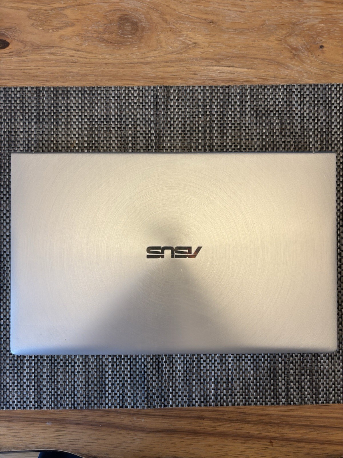 ASUS ZenBook 14 UX425JA 14” i7-10810U 32GB RAM 512GB SSD Windows 10 Laptop（01）