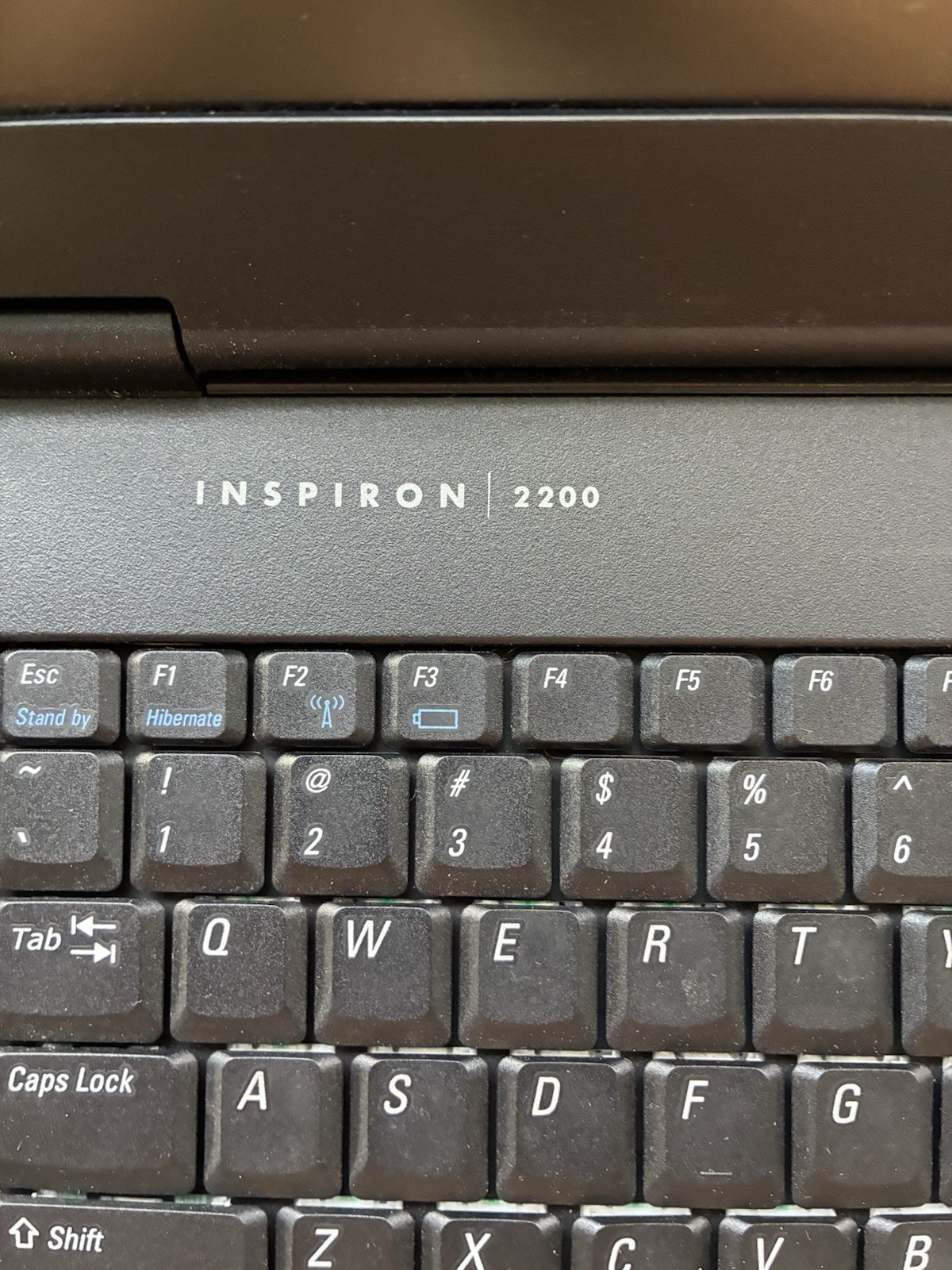 Inspiron 2200 Dell Windows XP Laptop