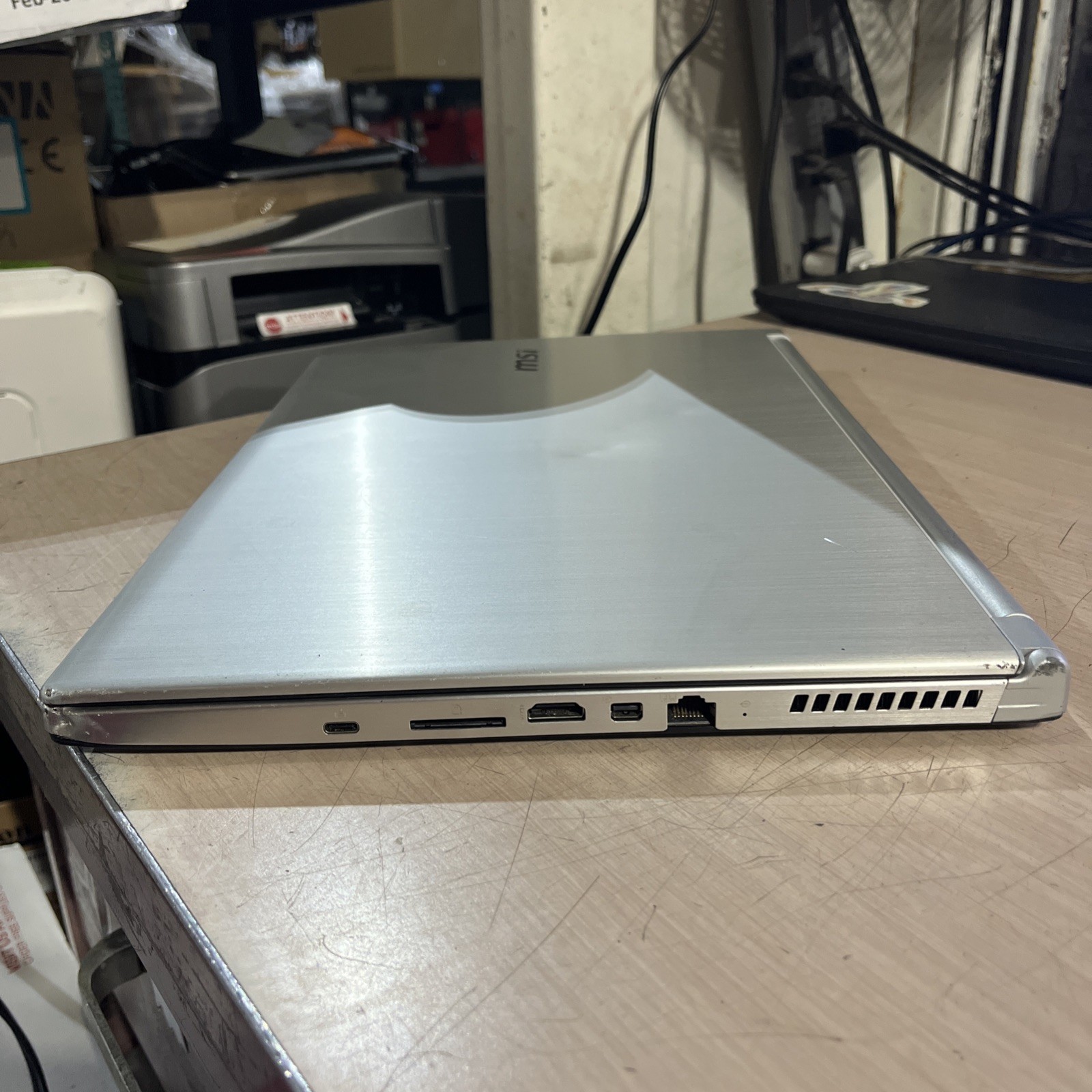 MSI MS-16H8 I7 8GB RAM NO HD