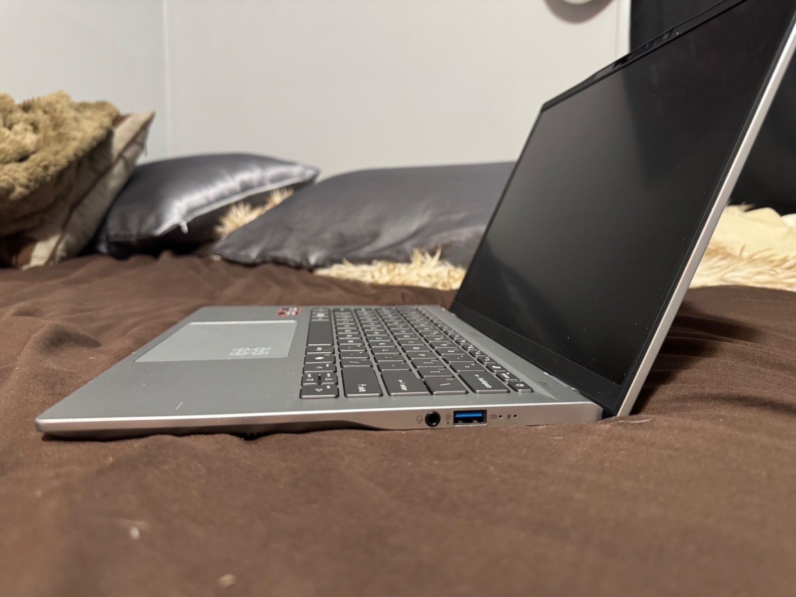 Acer Swift 14″ Laptop AMD AI Ryzen9 AMD Radeon 880m 16GB RAM 1TB SSD