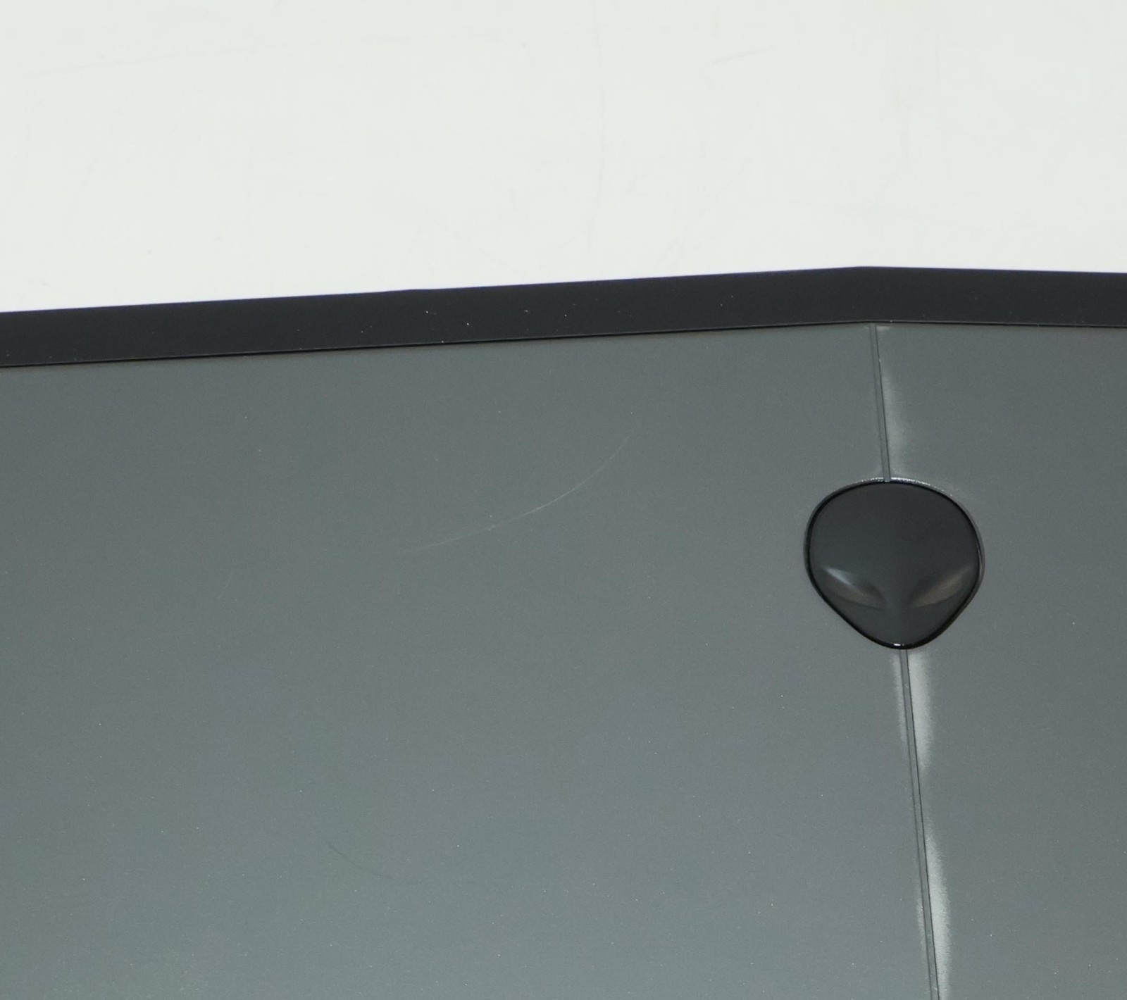 Dell Alienware 15 R2 Core i5-6300HQ 2.3GHz 8GB 128GB 1TB GTX 965M 15.4″