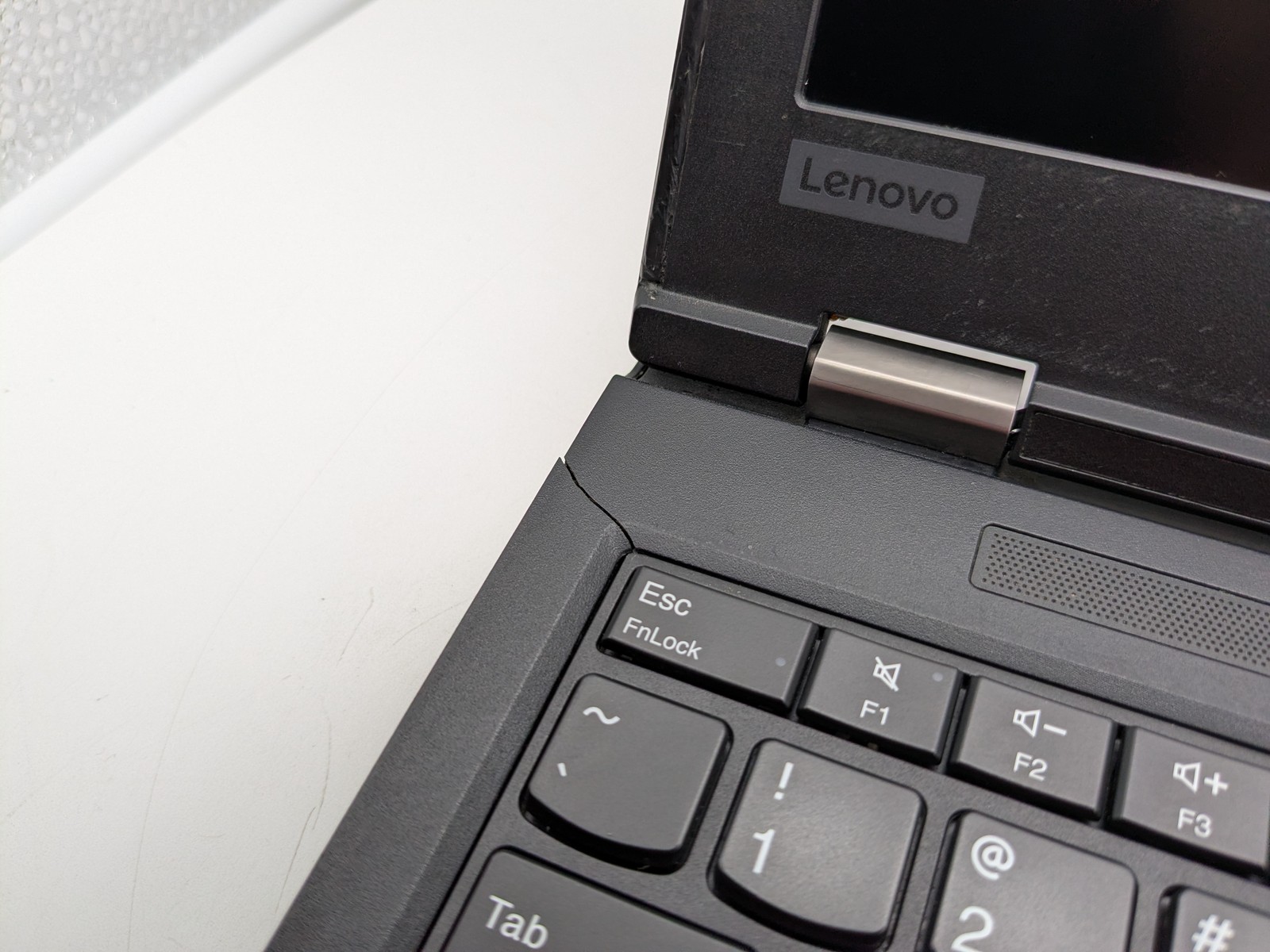 Lenovo ThinkPad P52 15″ FHD I7-8850H 1TB SSD 8GB W11P Quadro P3200 FPR *READ*