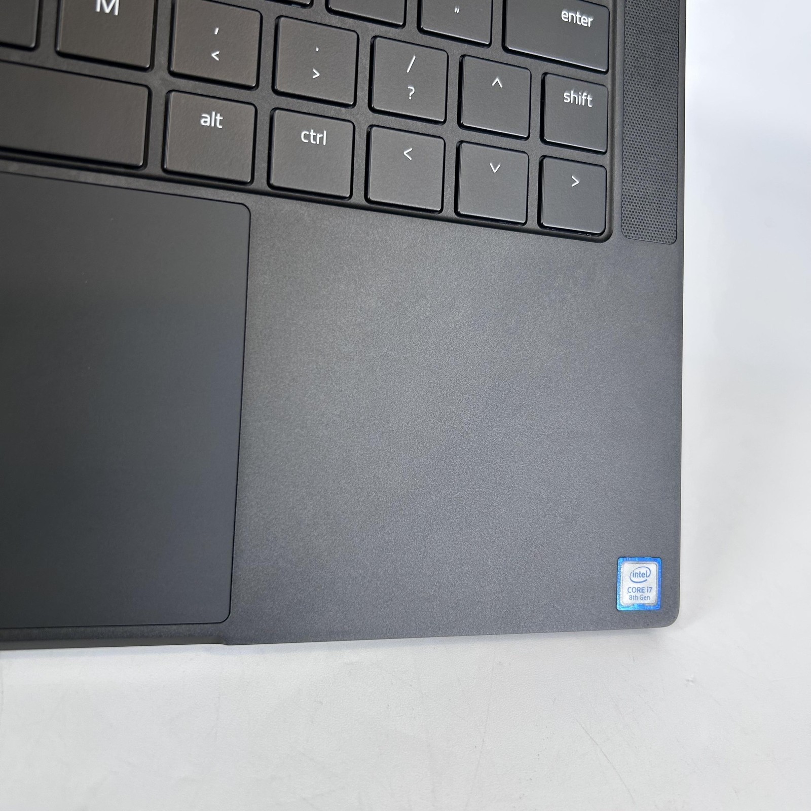 Razer Blade Stealth 13 FHD i7-8565U 1.80GHz 8GB 256GB SSD Good Chipped Screen