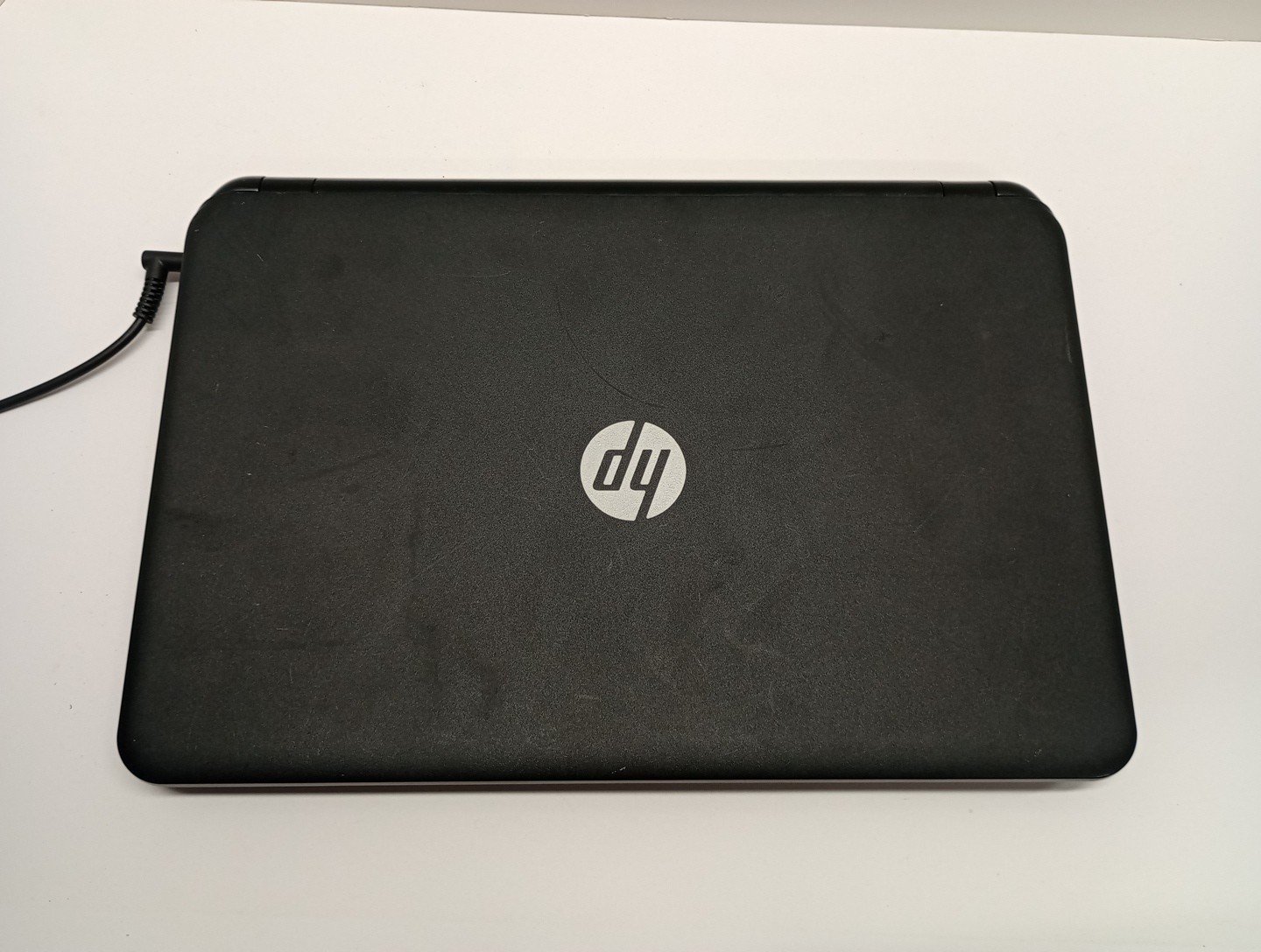 hp15-r029wmrev Win10 laptop Works While Plugged In, Power Adapter Not Included.