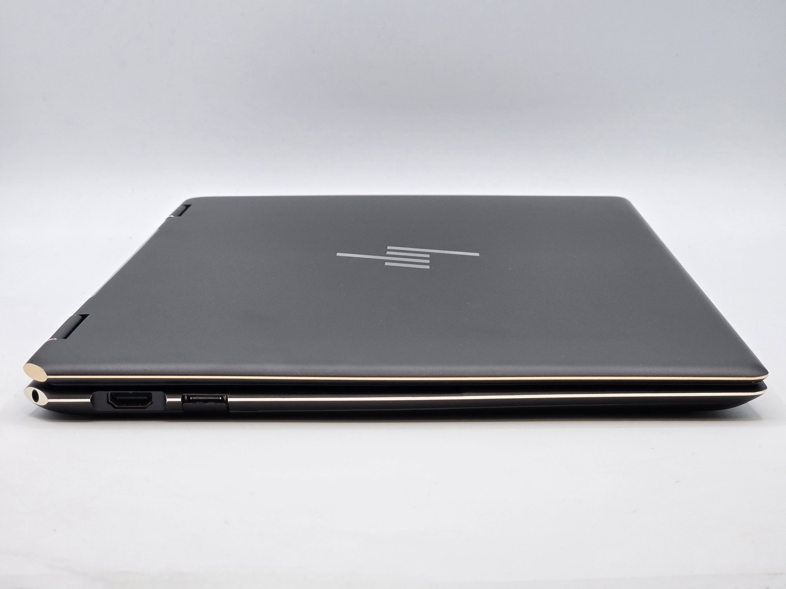 HP Spectre x360 2-in-1 16″ Touch I7-1260P 2TB 16GB W11 Webcam Backlit FP Reader