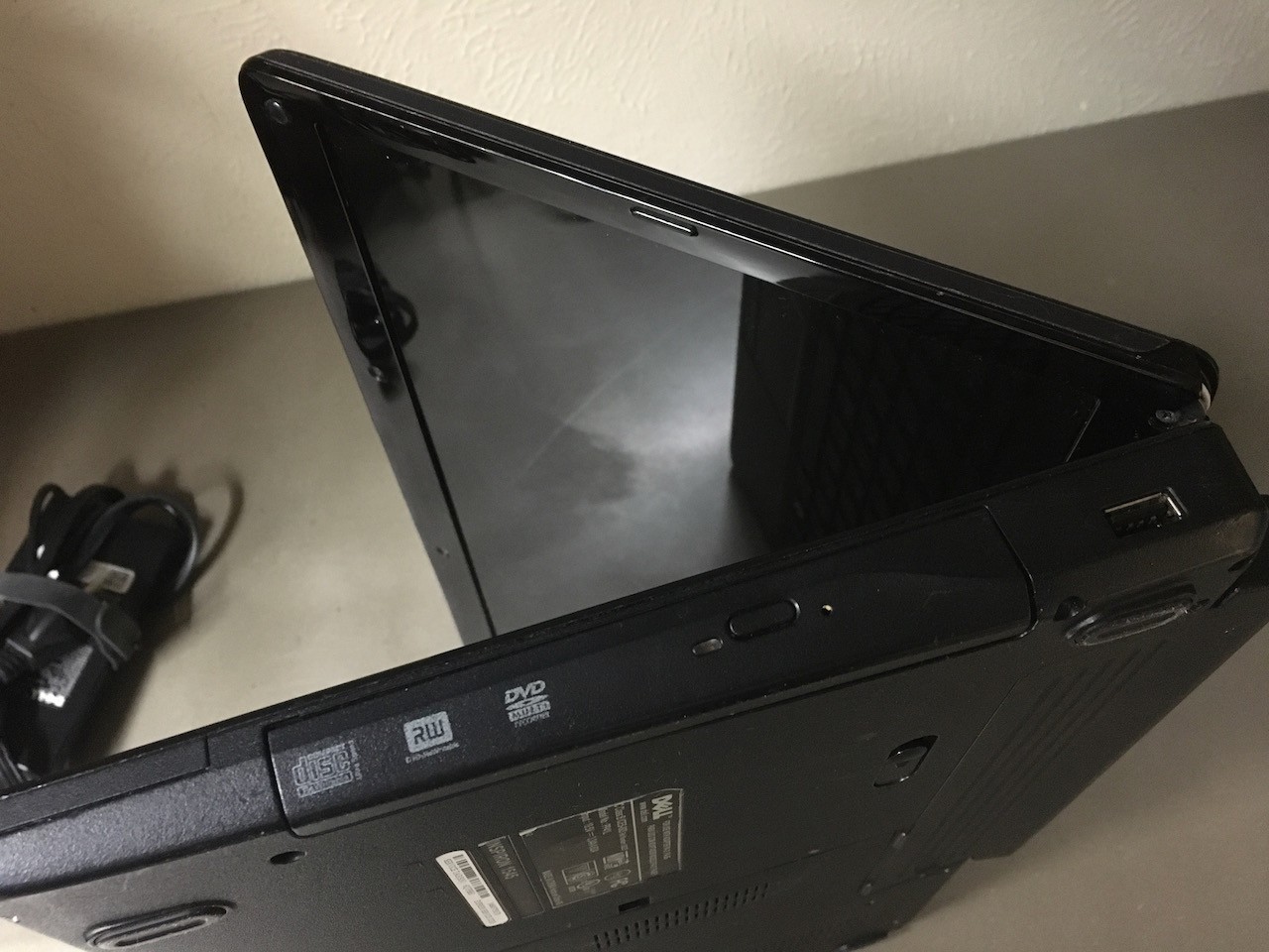 Dell Inspiron 1545 Pentium Dual-Core T4200 2GB 250GB Windows 7 Pro Optical DVD