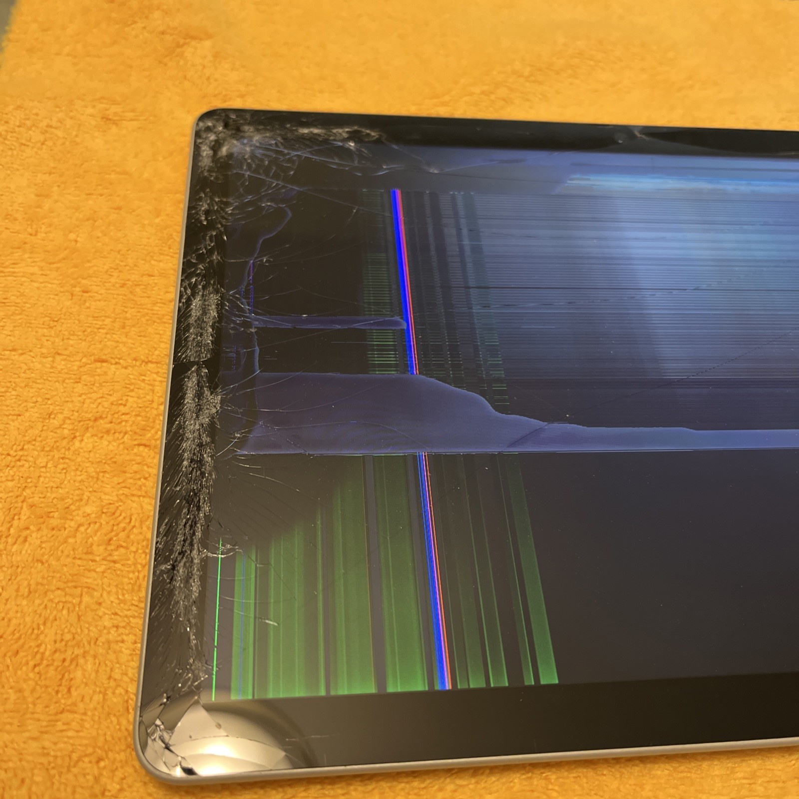 Microsoft Surface Go 2 1926 10.5″ 128 GB Broken Screen