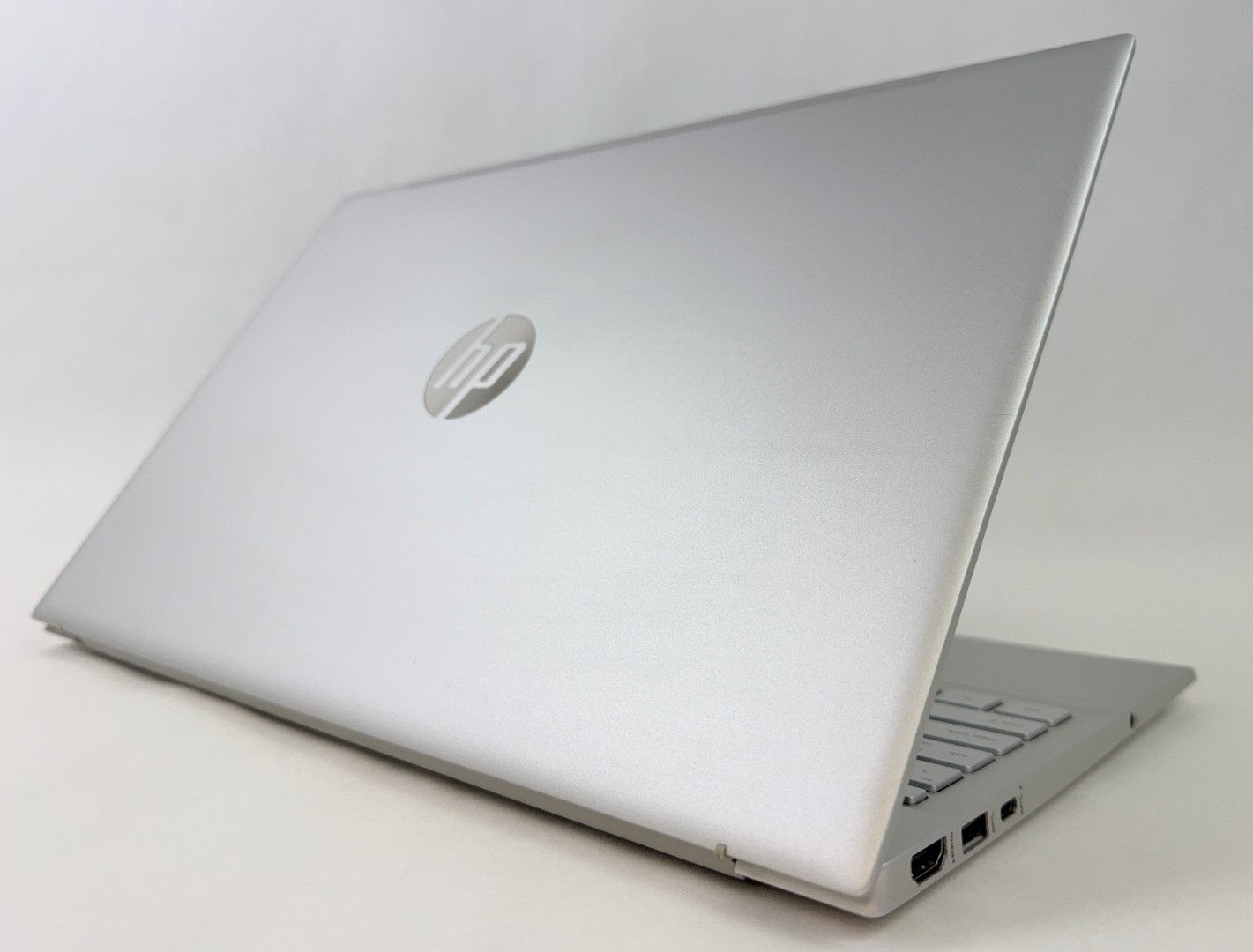 HP Pavilion 15-eg3055cl 15.6″ HD Touch i7-1355U 16GB 1TB SSD MX550 W11P