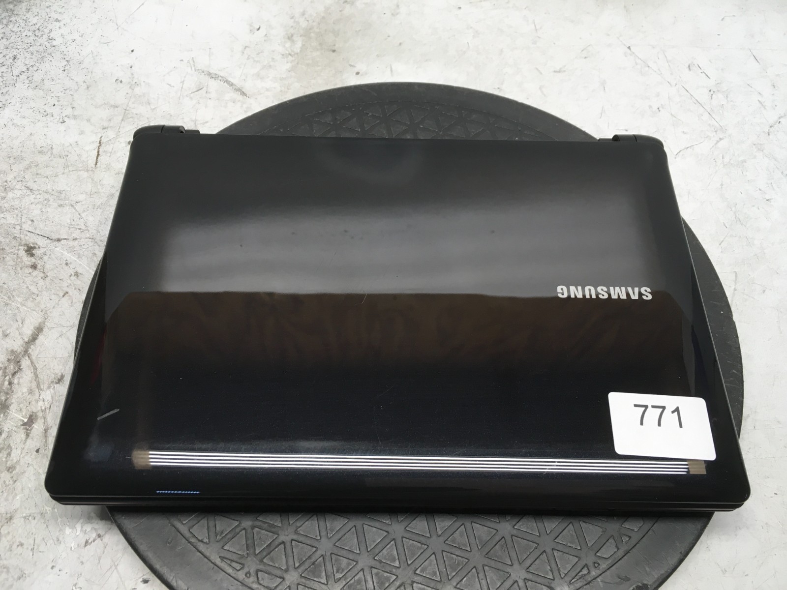 Samsung NP-N150-JA01US Intel Atom N450 1.66GHz 1 GB NO HDD