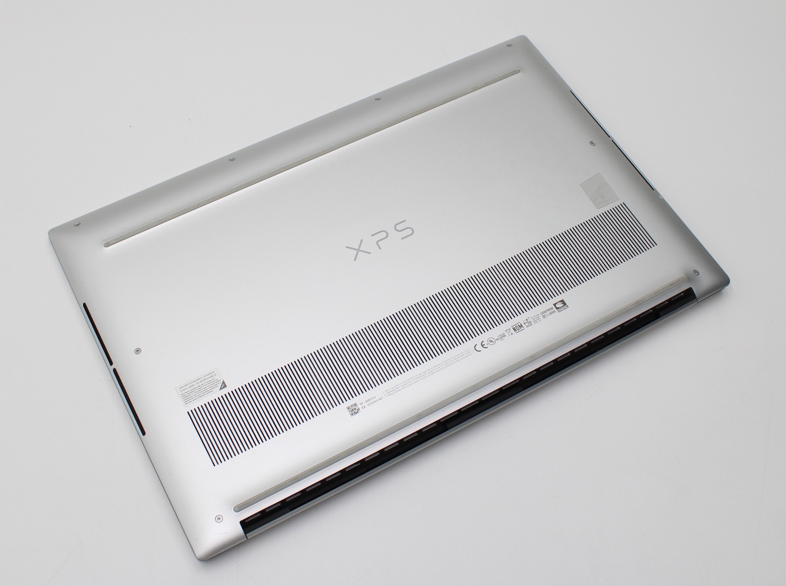 Dell XPS 15 9520 i7-12700H FHD 8GB 512SSD NO O.S. – Cosmetic (Barebones)