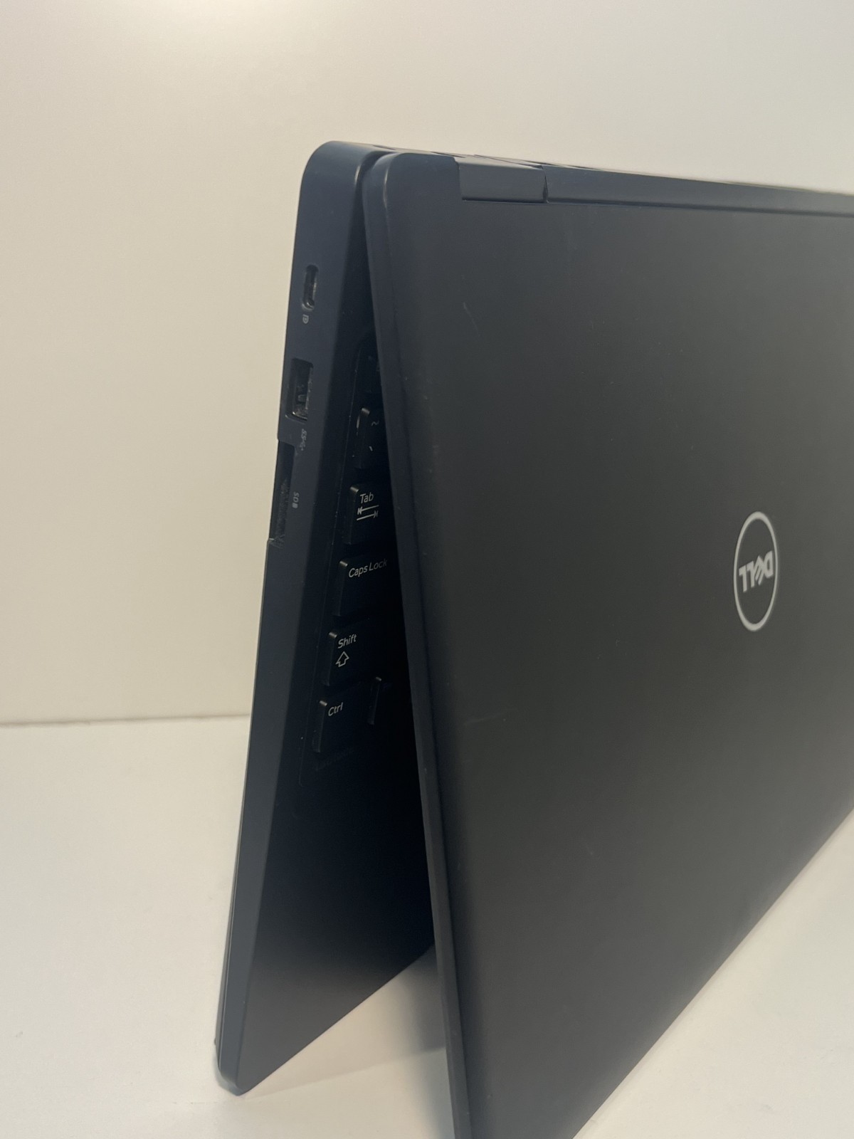 Dell Latitude 5580 Intel i3-7100U 4GB RAM No SSD/OS 15.6″ Display Laptop