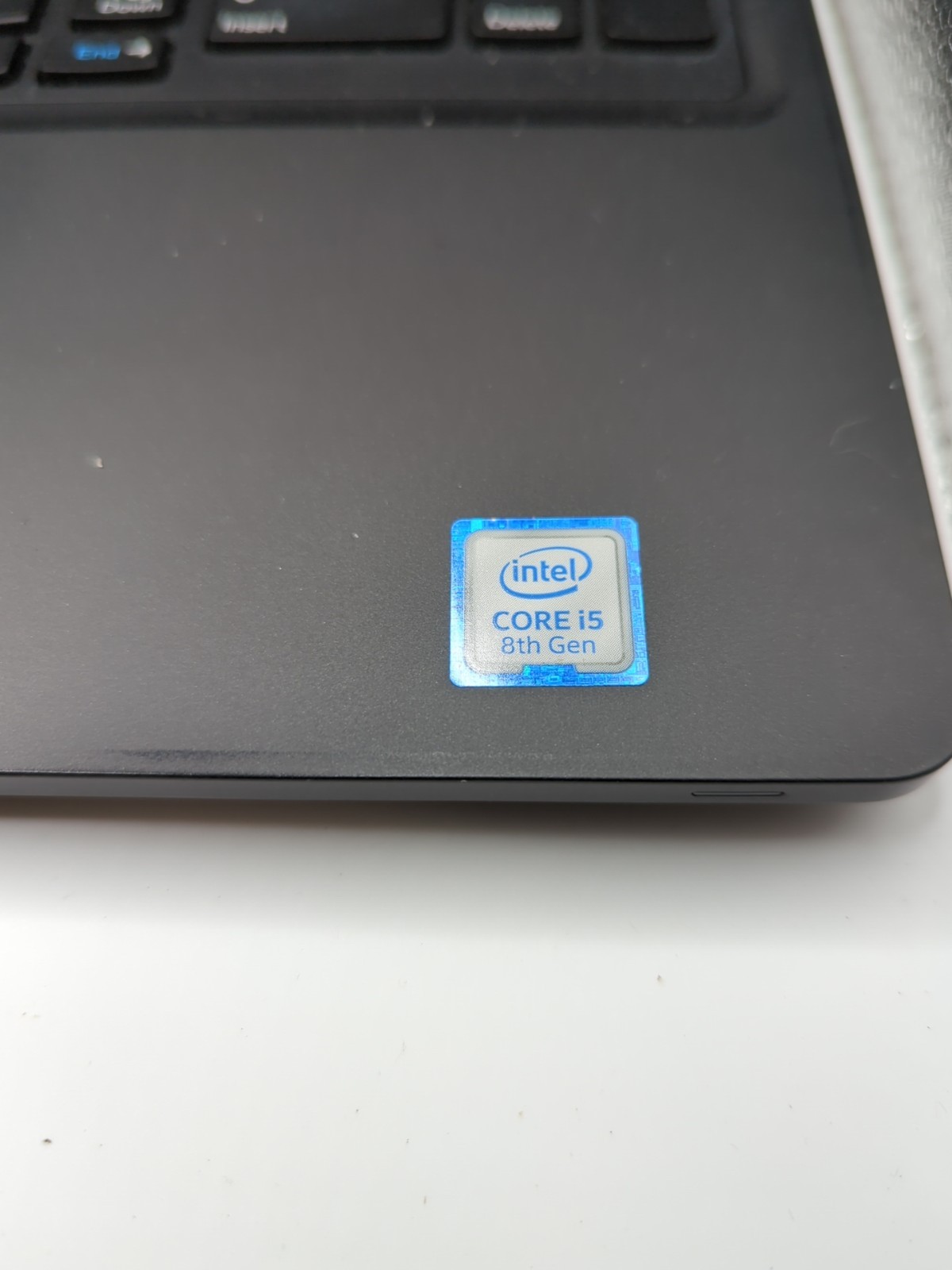 Dell Latitude 5590 intel i5-8350U FHD 8GB RAM 400GB HHD Windows 10 Pro