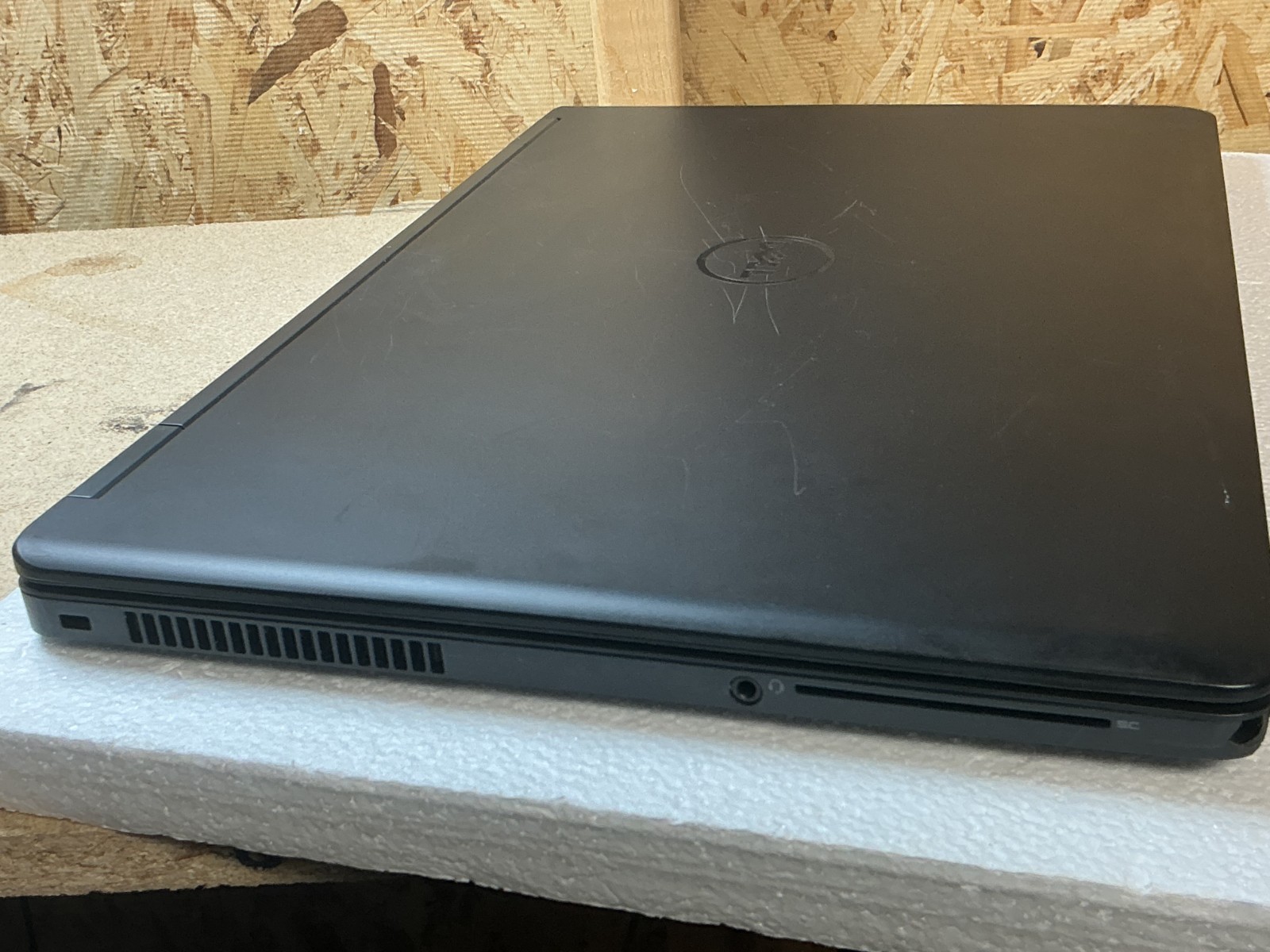 Dell latitude E5550 laptop core i7-5600U 2.60GHz 8GB Ram Windows 10 Pro