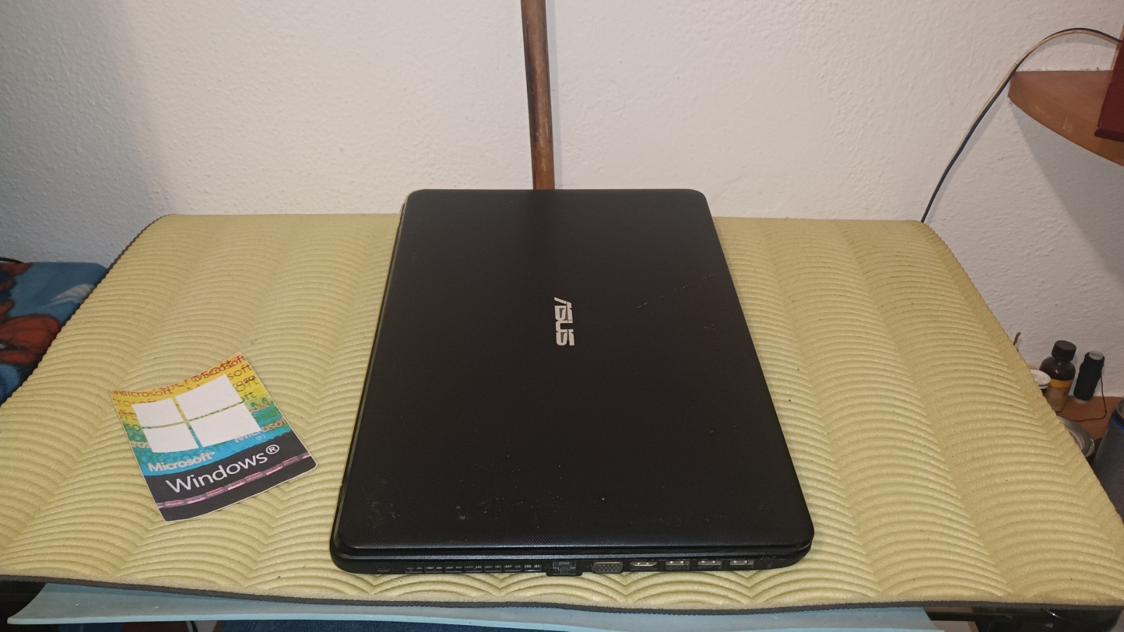 ASUS R752L i3-4030U 8gb 128GB SSD M2 17.3″ 1600×900 nvidia 820m 2gb windows 11