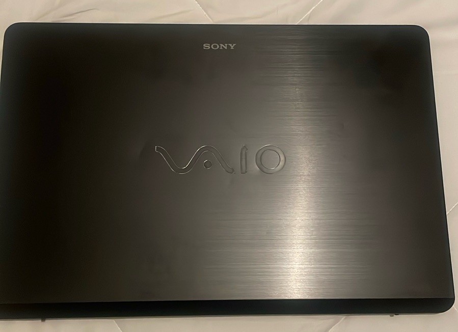 Sony VAIO Touchscreen SVF15AC1QL 15.5″ i7 8GB 1TB+24GB GT 740M Windows 8 Black