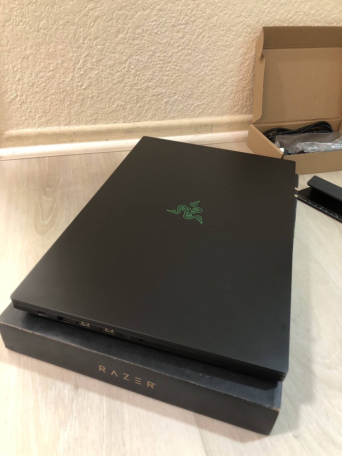 Razer Blade 17 2022 i9-12900H 4K UHD 144Hz 256GB SSD 8GB Ram RTX 3070Ti READ