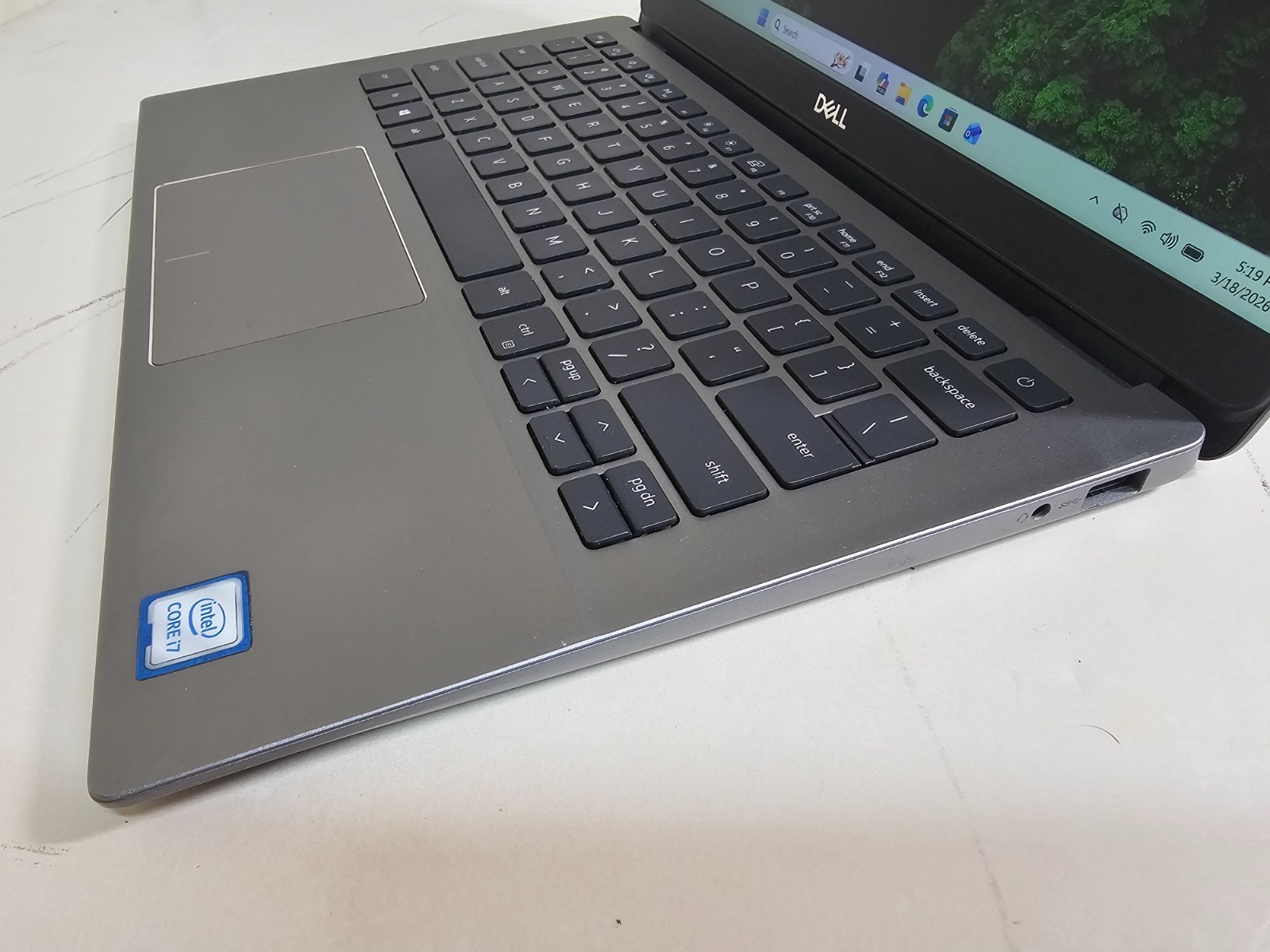 Dell Latitude 3301 Laptop – 1.8 GHz i7-8565U 8GB 256GB SSD Wi-Fi Cam 13.3″ – SP2