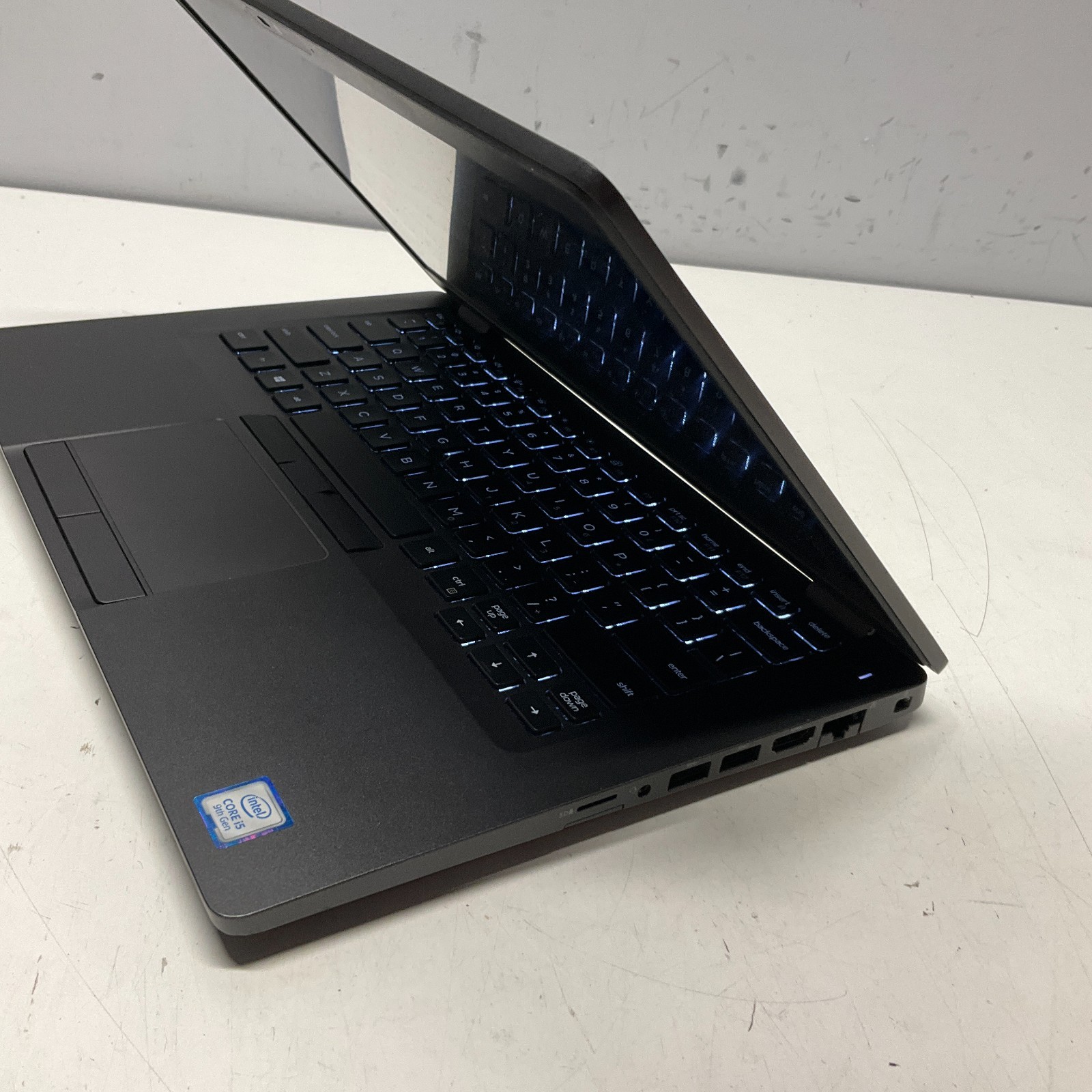 Dell Latitude 5401 14″ Intel Core i5-9300H 2.4GHz 8GB RAM 256GB SSD Win 11 Pro