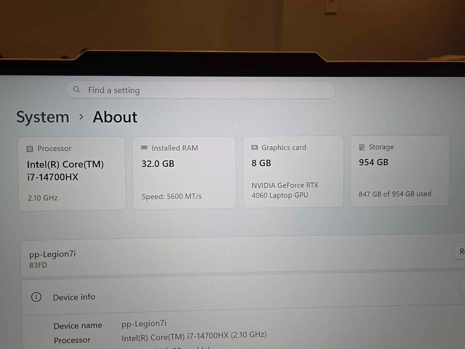Mint Condition Lenovo Legion 7 16IRX9 16″ i7-14700HX 32GB 1TB GeForce RTX 4060